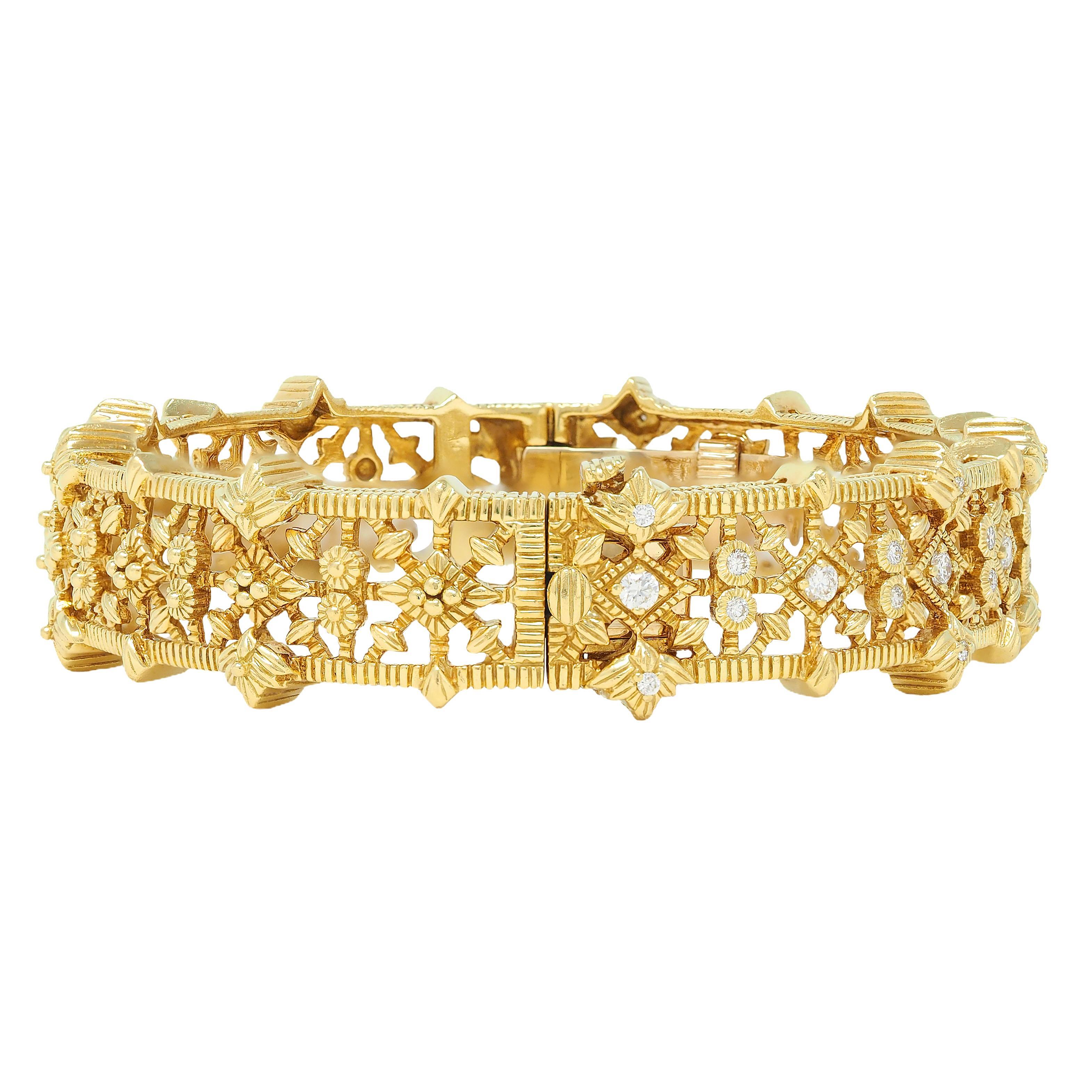 Judith Ripka Pulsera brazalete contemporánea de oro de 18 quilates con diamantes de 0,96 quilates Foliado Contemporáneo en venta