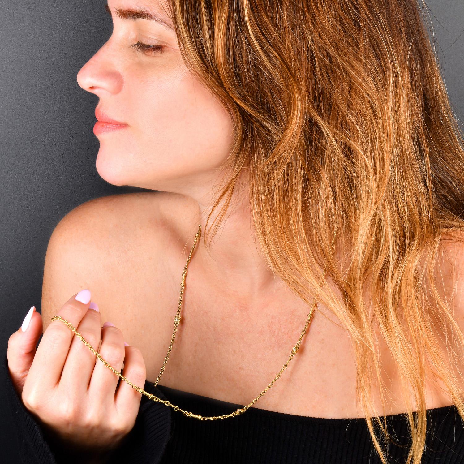 Judith Ripka, collana in oro giallo 18 carati da 25 pollici con diamante lungo A Link in oro 18 carati. 

Questa catena a maglie lunghe è perfetta per tutti i giorni o per appendere un ciondolo a tua scelta. è ideale per accentuare qualsiasi outfit