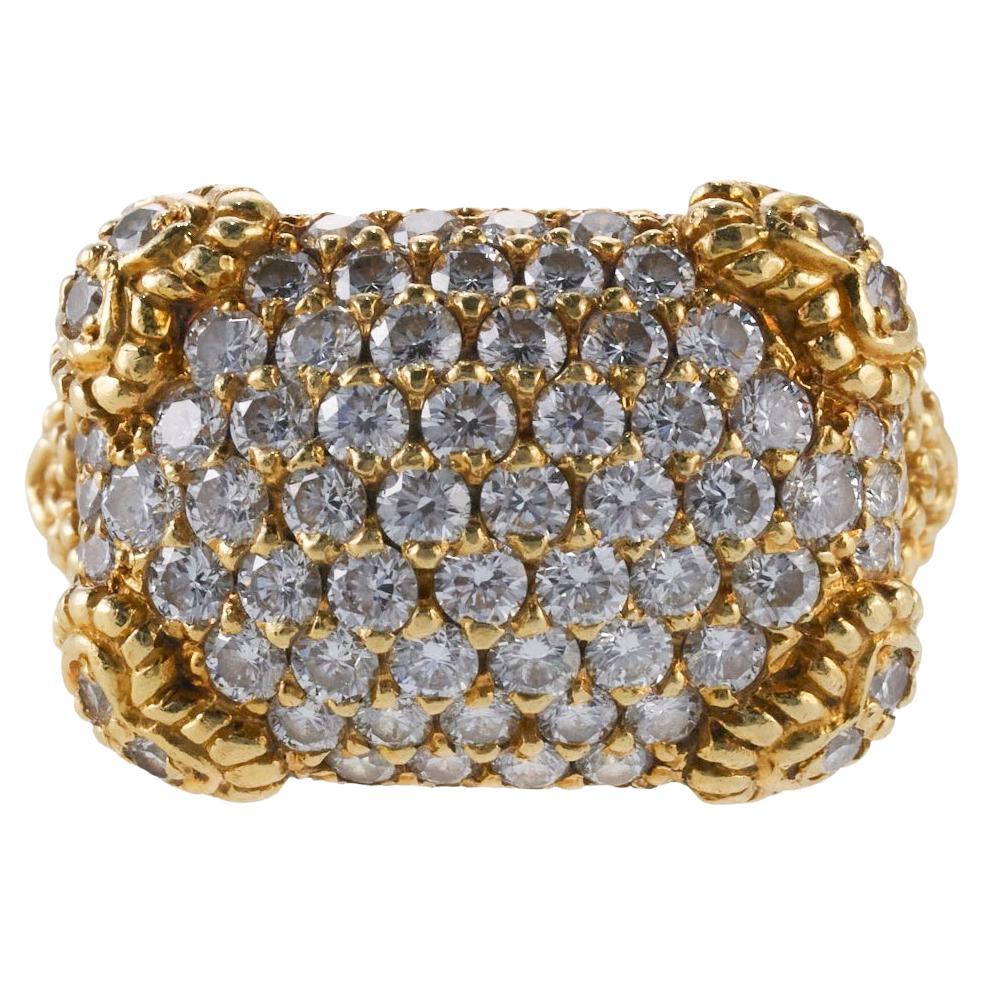 18K yellow gold Judith Ripka ring, set with approx. 3.20ctw in VS-Si/H diamonds. Ring size is 8,25, top measure 16mm x 23mm. marked: 18k, Judith Ripka. Weight is 19.6 grams.