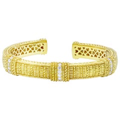 Judith Ripka Diamond Hinged Bangle in 18 Karat Yellow Gold
