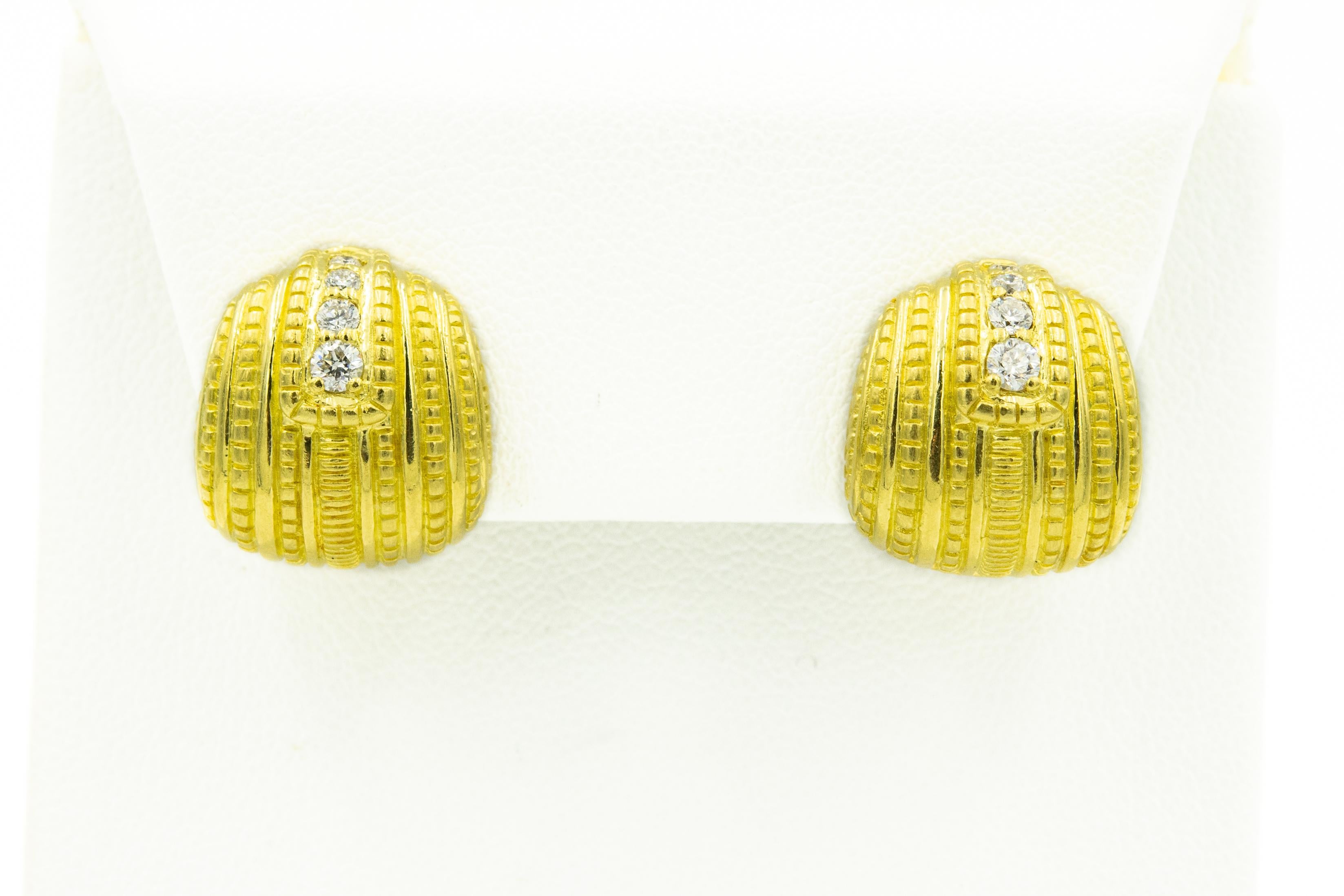 18K yellow gold Judith Ripka sculpted stud earrings featuring 4 graduated carats round brilliant diamonds accenting each earring and post lever back closures.

Marked 18k JR and hallmarked.
