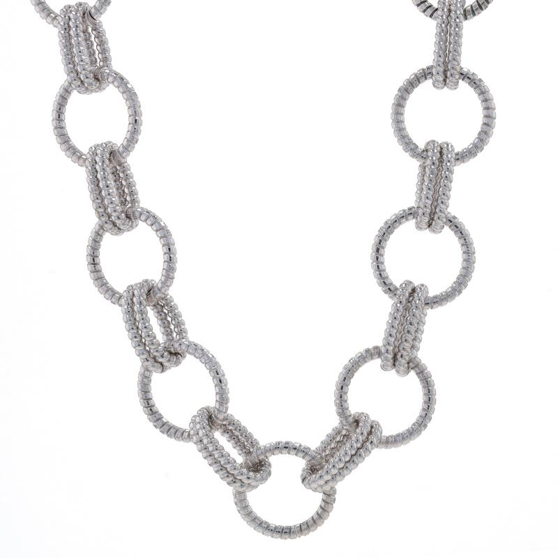 Marke: Judith Ripka

Metallgehalt: Sterling Silber

Informationen zu Stein
Natürlicher Onyx
Farbe: Schwarz
Stein Anmerkung: (zwei kleine Spangenakzente)

Kette Stil: Fancy
Halskette Stil: Kette
Verschluss-Typ: Knebelschließe
Merkmale: Strukturierte
