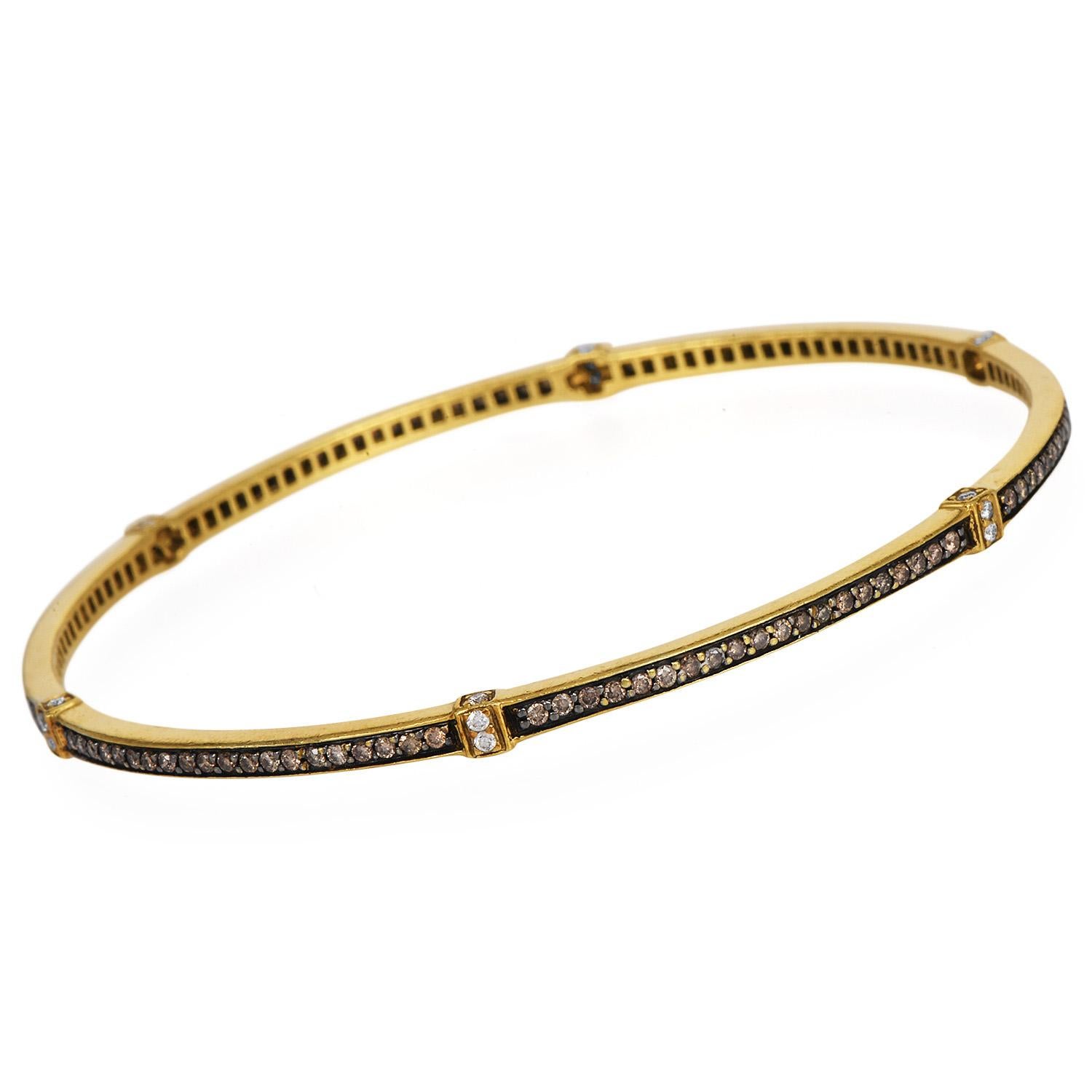 Judith Ripka  Bracelet jonc fantaisie en or jaune 18 carats avec diamants Excellent état - En vente à Miami, FL