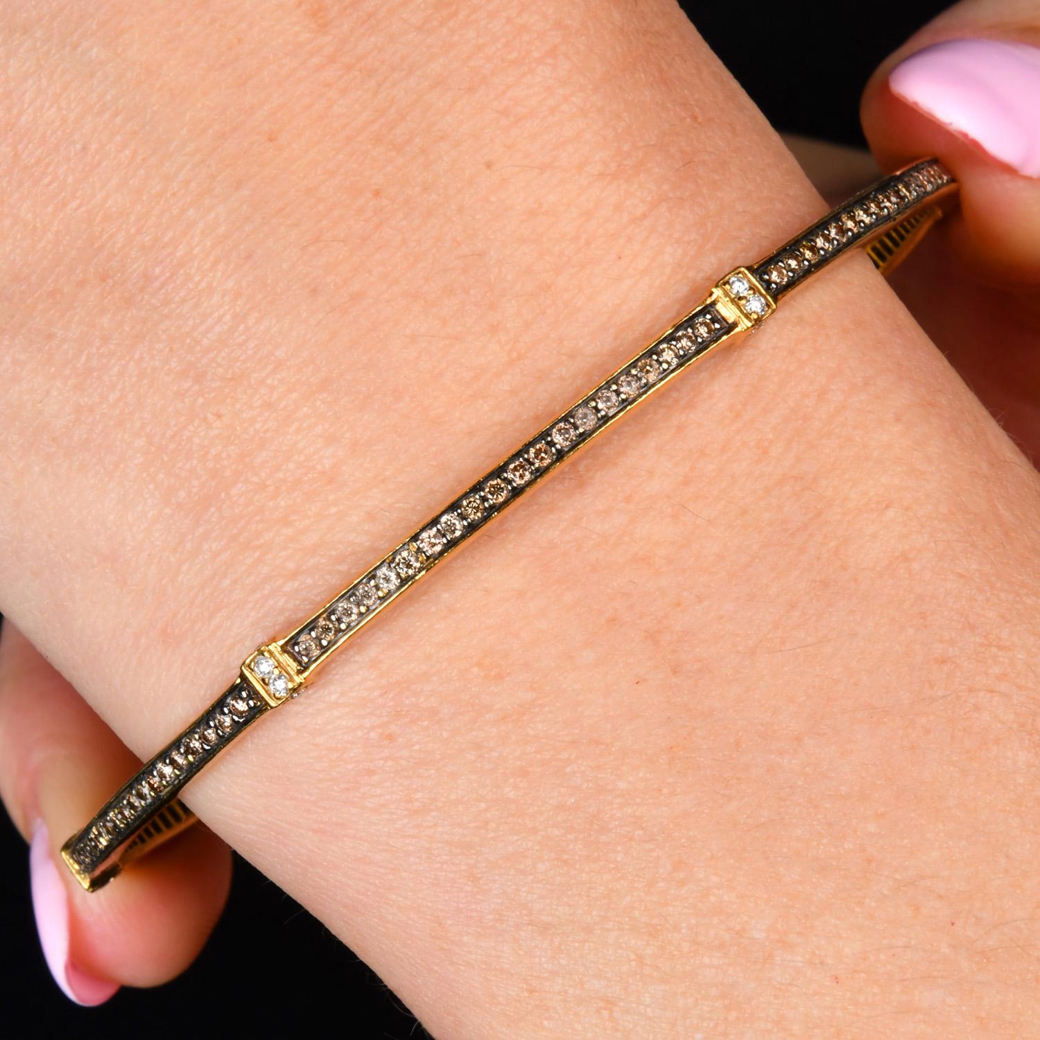 Judith Ripka  Bracelet jonc fantaisie en or jaune 18 carats avec diamants en vente 2