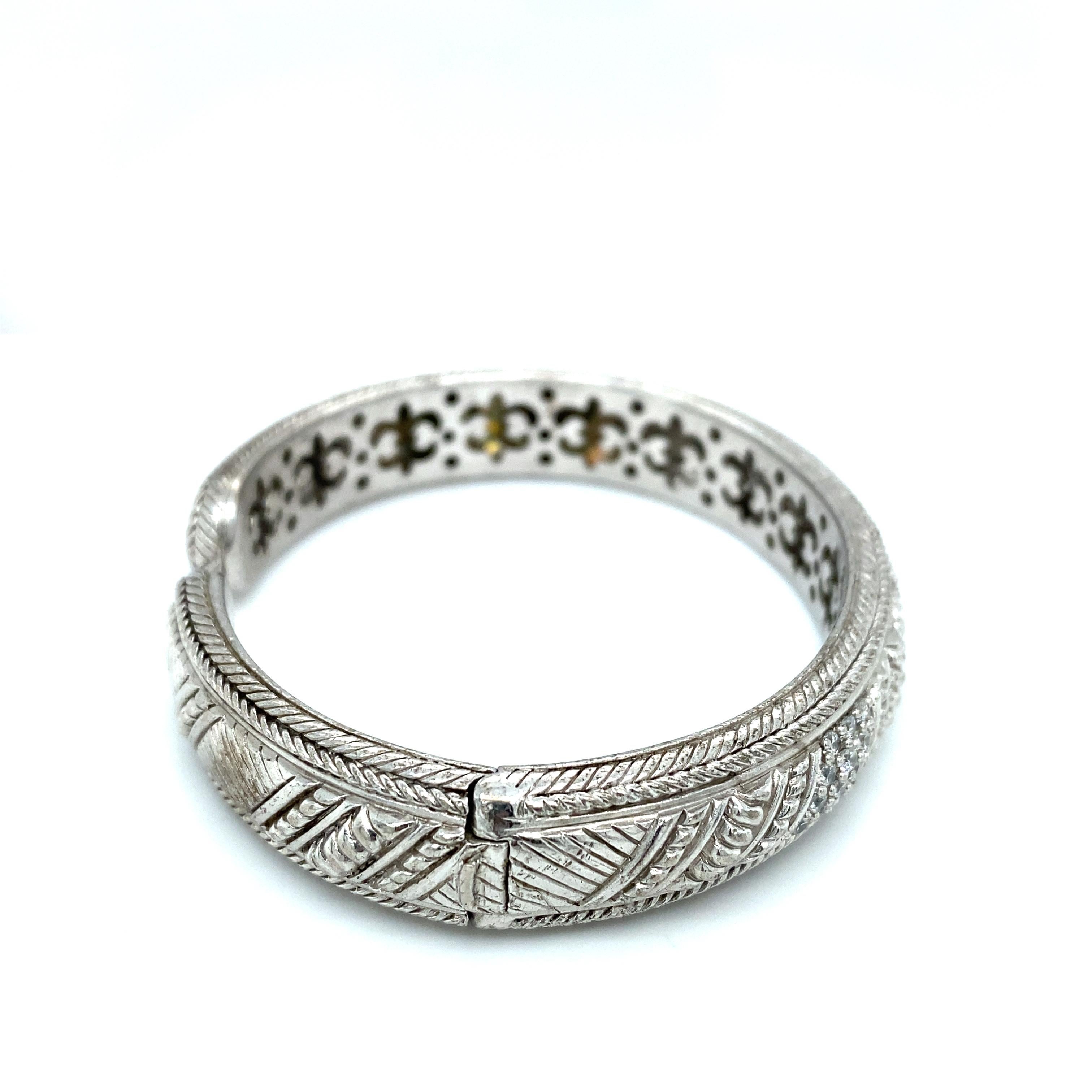 Judith Ripka Manschette mit Scharnier und kubischen Zirkonsteinen aus Sterlingsilber im Zustand „Hervorragend“ in Hicksville, NY