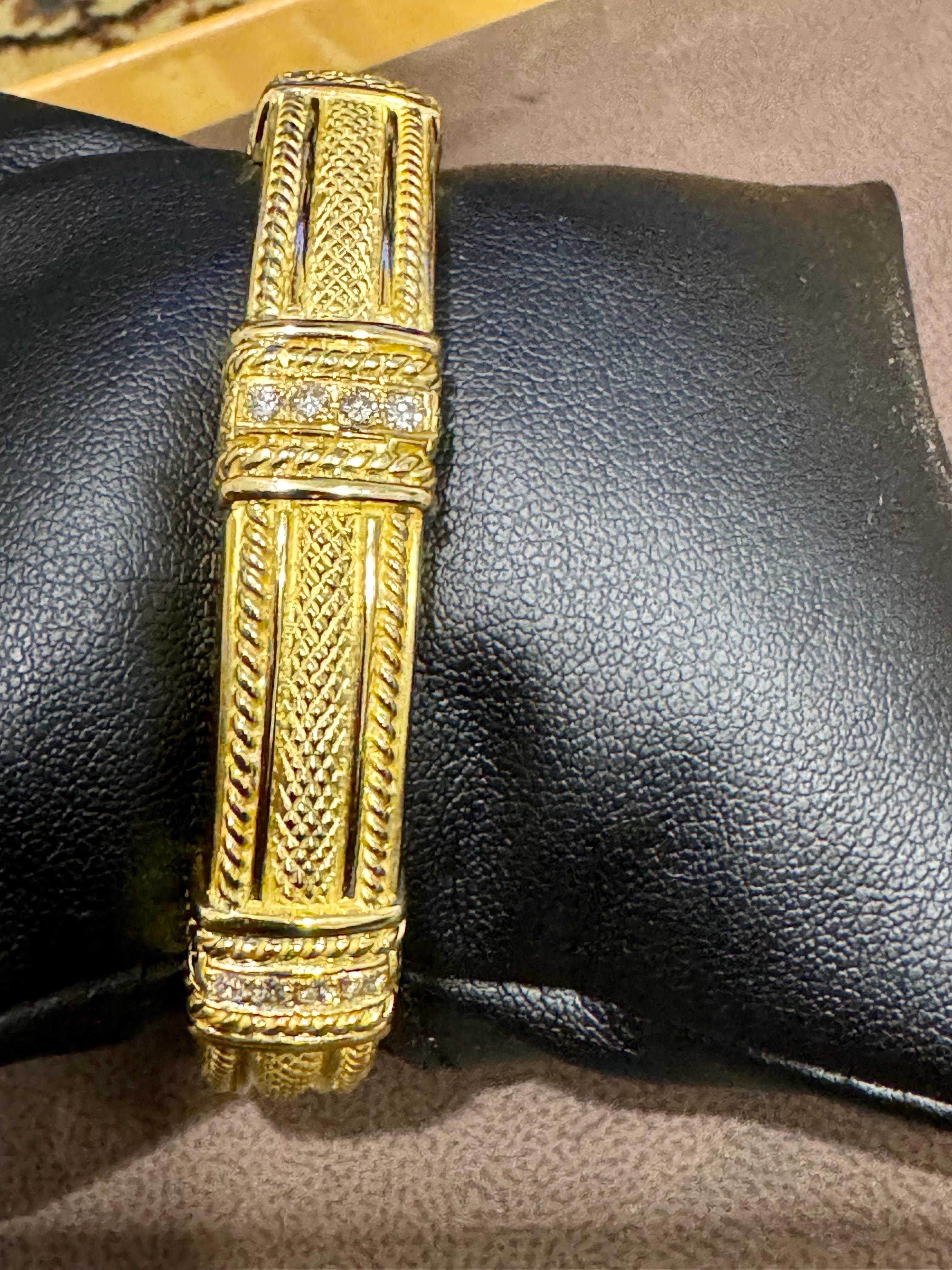 Judith Ripka Hinged  Gold & Diamond Bangle Bracelet 18 KT Yellow Gold 66 Gm For Sale 5