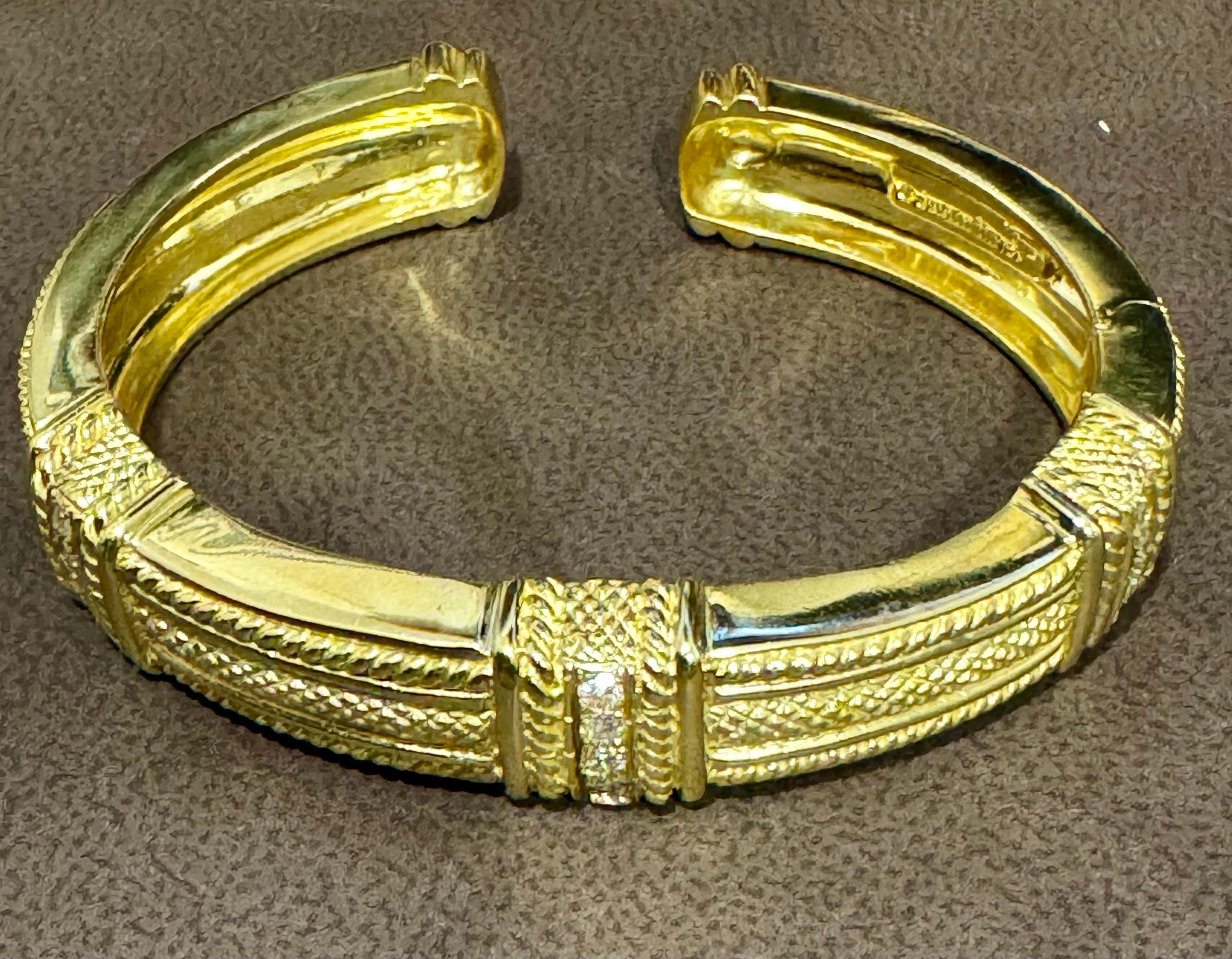 Judith Ripka Hinged  Gold & Diamond Bangle Bracelet 18 KT Yellow Gold 66 Gm For Sale 7