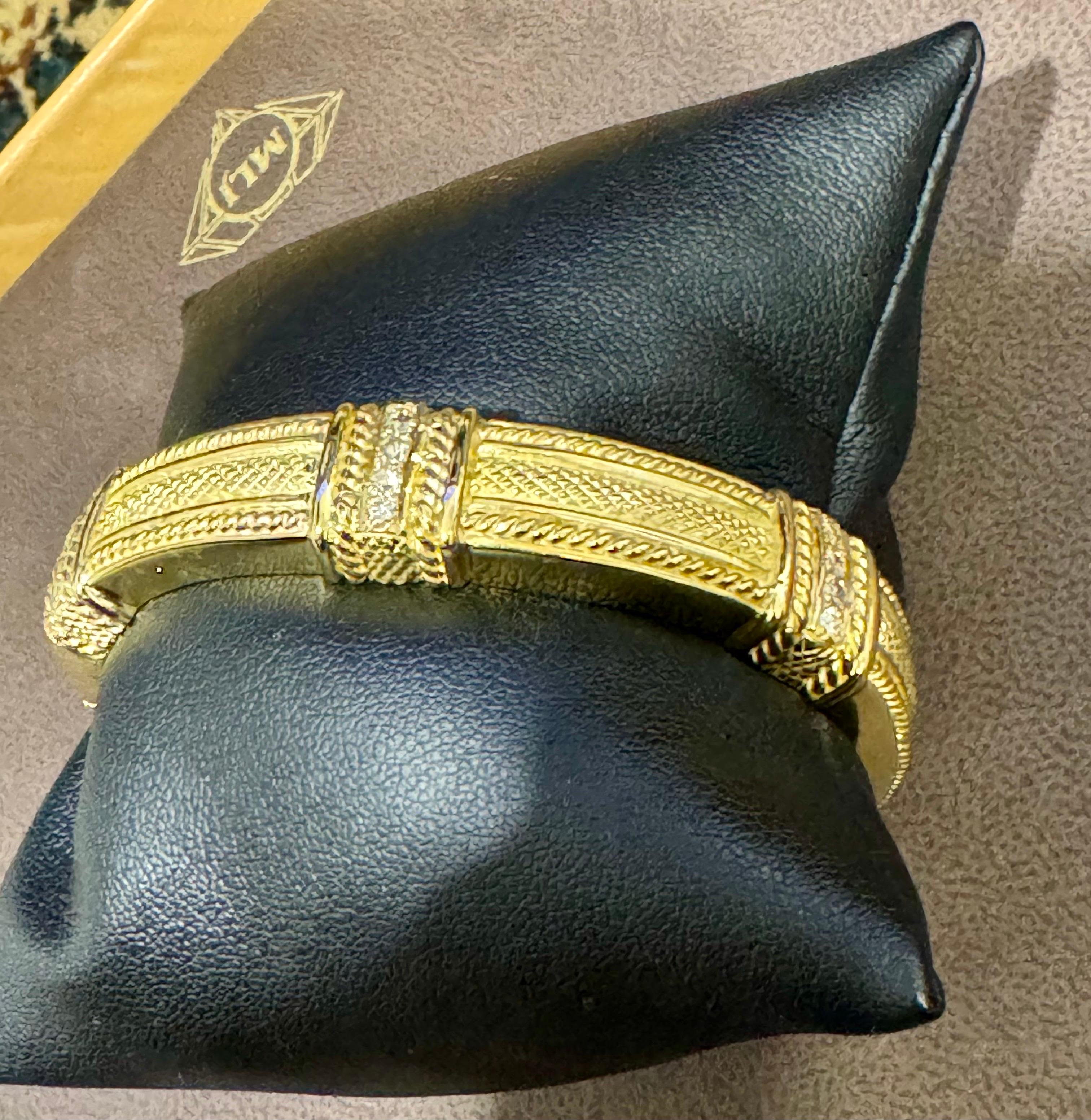Judith Ripka Hinged  Gold & Diamond Bangle Bracelet 18 KT Yellow Gold 66 Gm For Sale 10