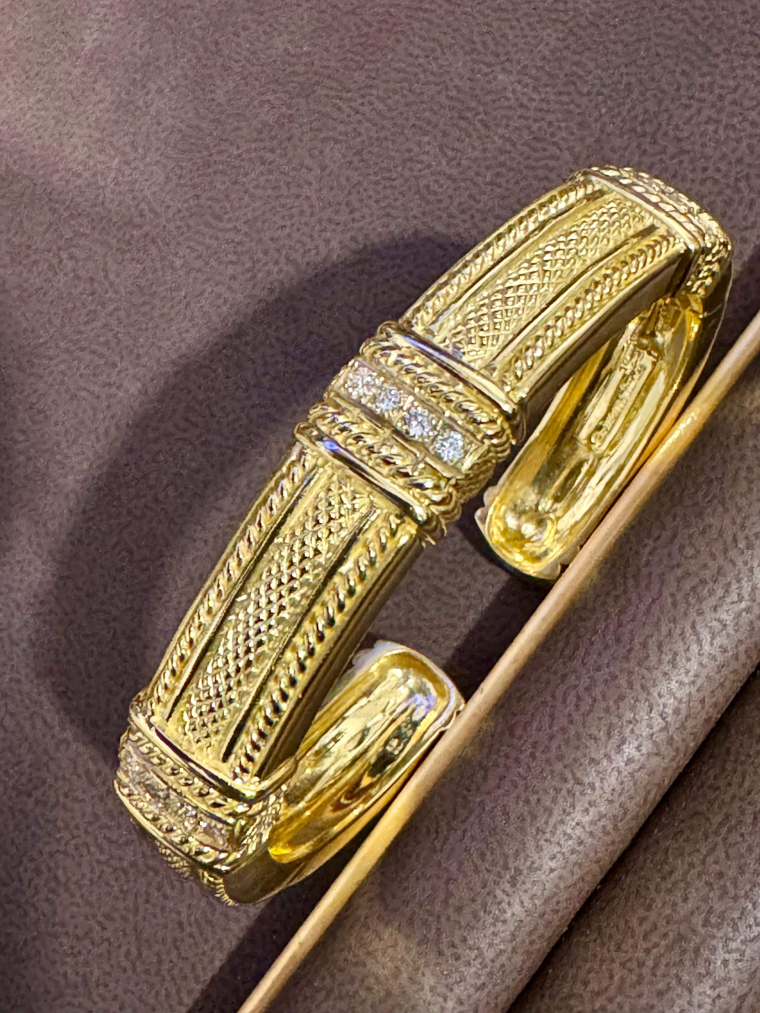 Judith Ripka Hinged  Gold & Diamond Bangle Bracelet 18 KT Yellow Gold 66 Gm For Sale 11