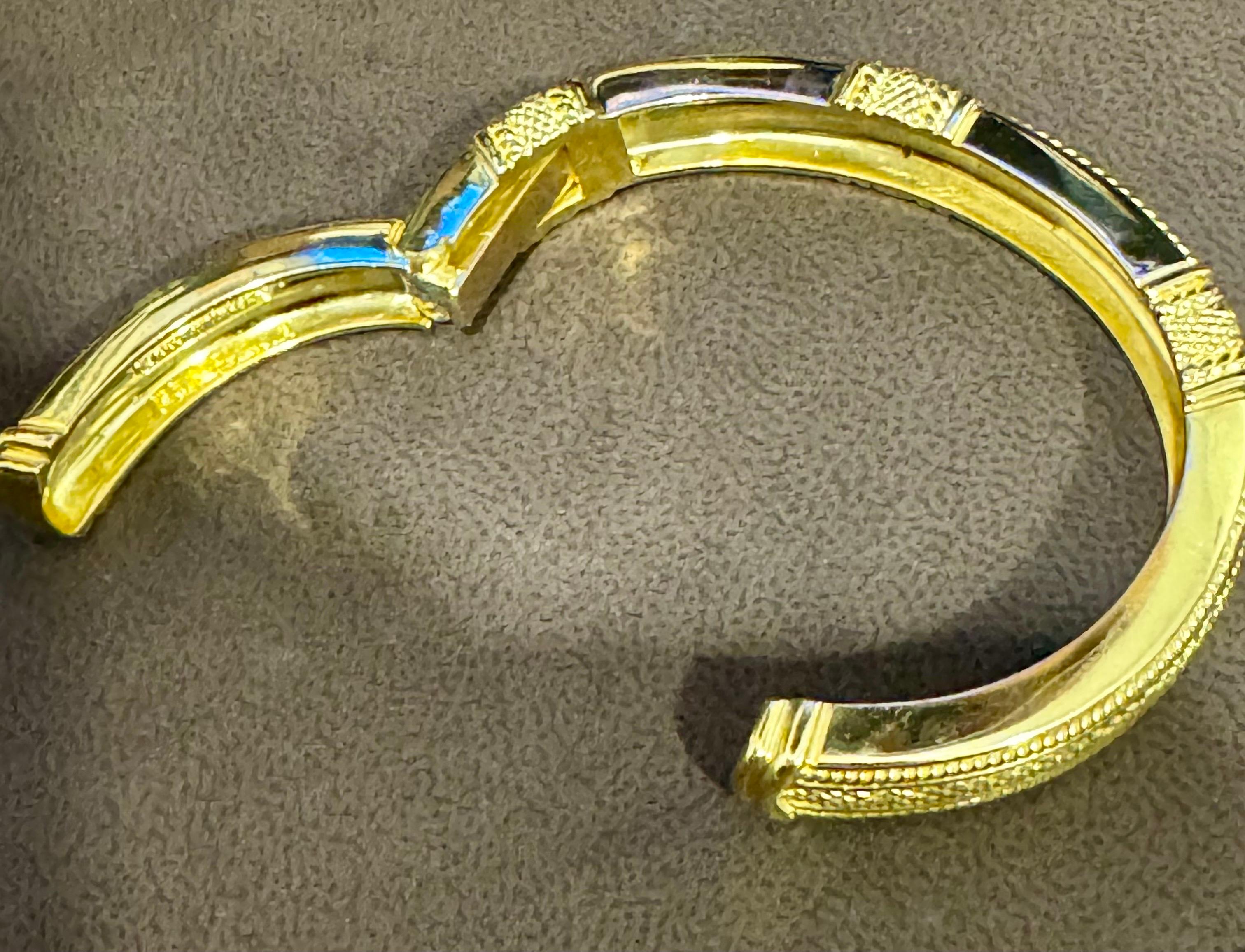 Judith Ripka Hinged  Gold & Diamond Bangle Bracelet 18 KT Yellow Gold 66 Gm For Sale 3