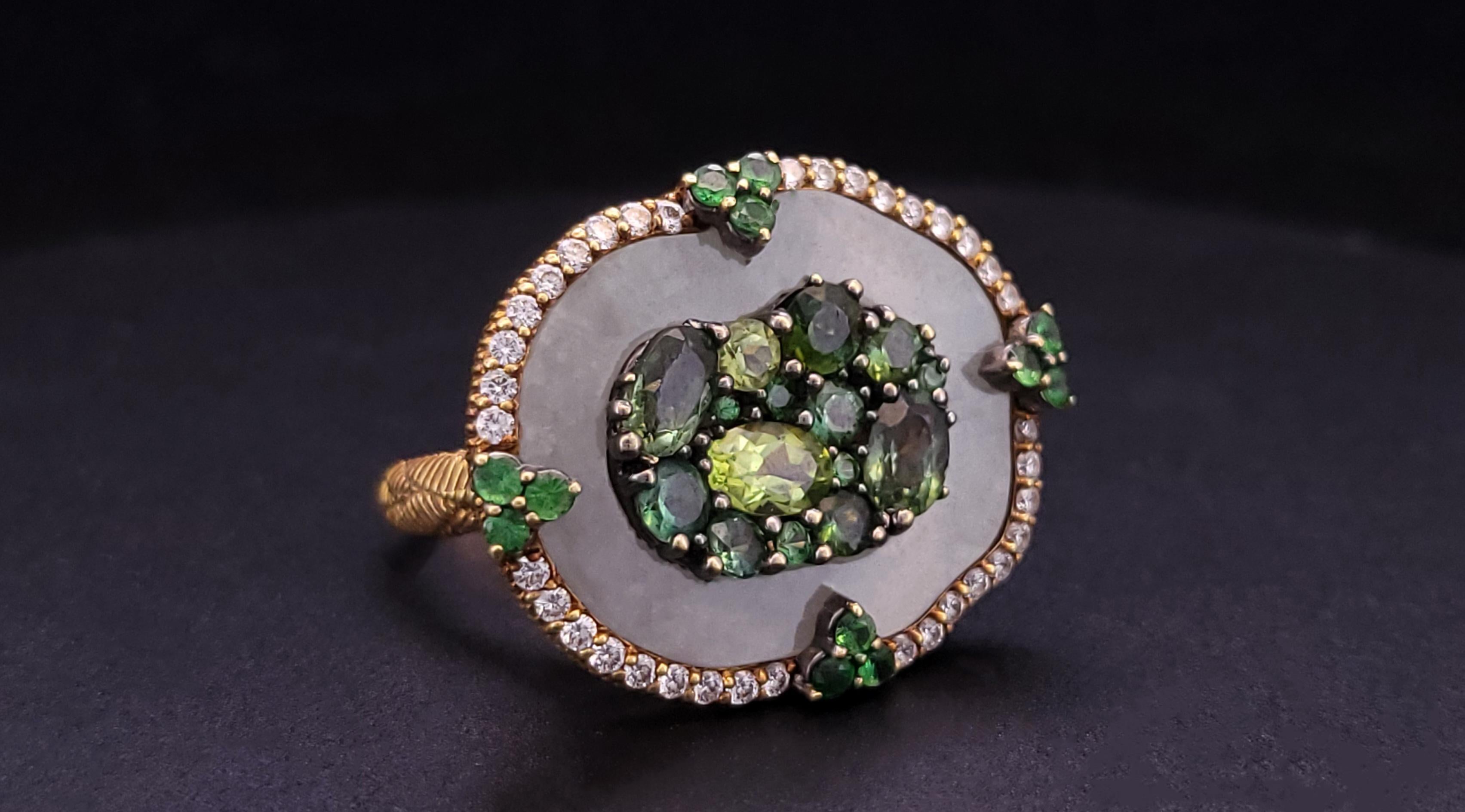 Judith Ripka large Oasis Ring with green Jade in 18K yellow Gold (Bague Oasis avec Jade vert en or jaune 18K) Neuf - En vente à New York, NY