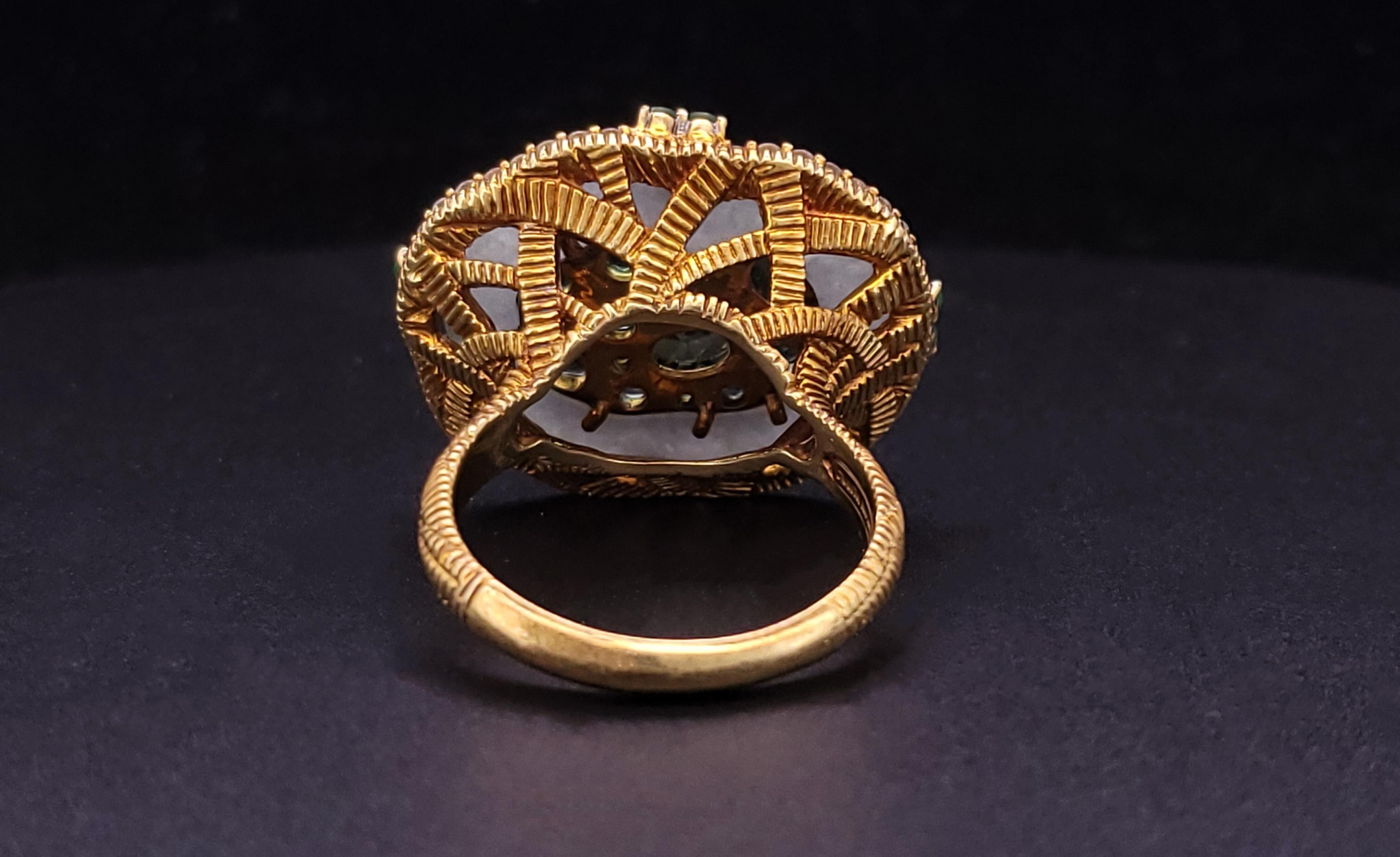 Judith Ripka large Oasis Ring with green Jade in 18K yellow Gold (Bague Oasis avec Jade vert en or jaune 18K) en vente 2