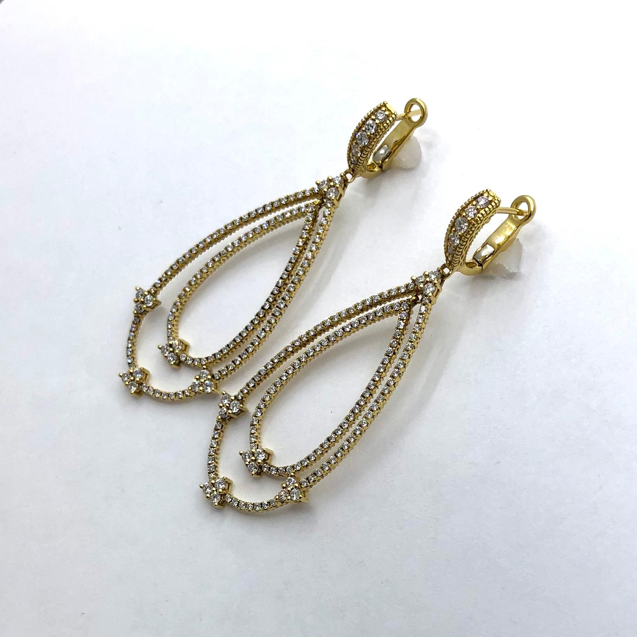 This scintillating pair of Judith Ripka, 18k yellow gold earrings is set with approximately 270 round brilliant cut diamonds having a total approximate weight of 2.65ct, of overall G color and VS1 clarity. This beautifully and delicately crafted