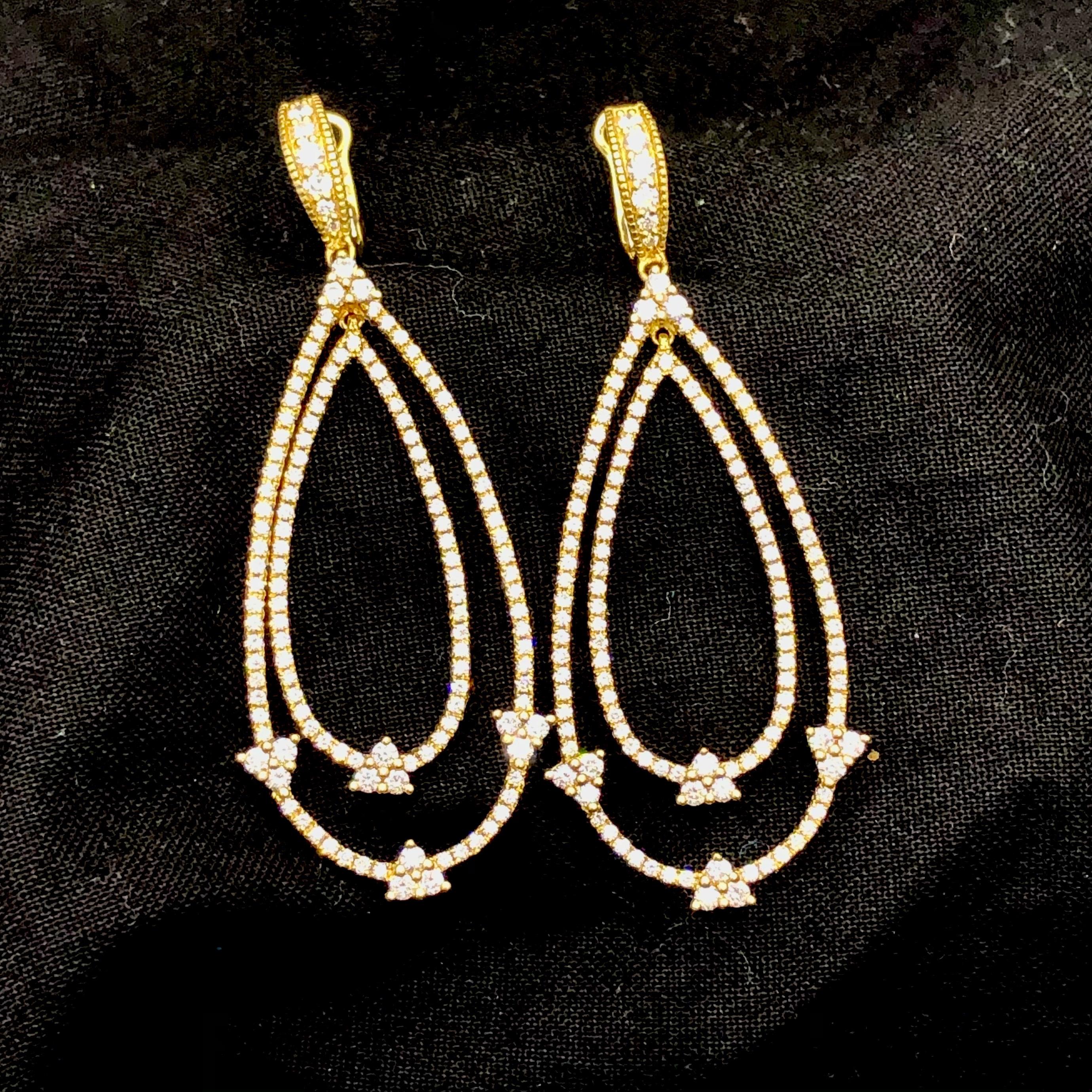 Brilliant Cut Judith Ripka Open Design, Diamond and Yellow Gold Chandelier Earrings