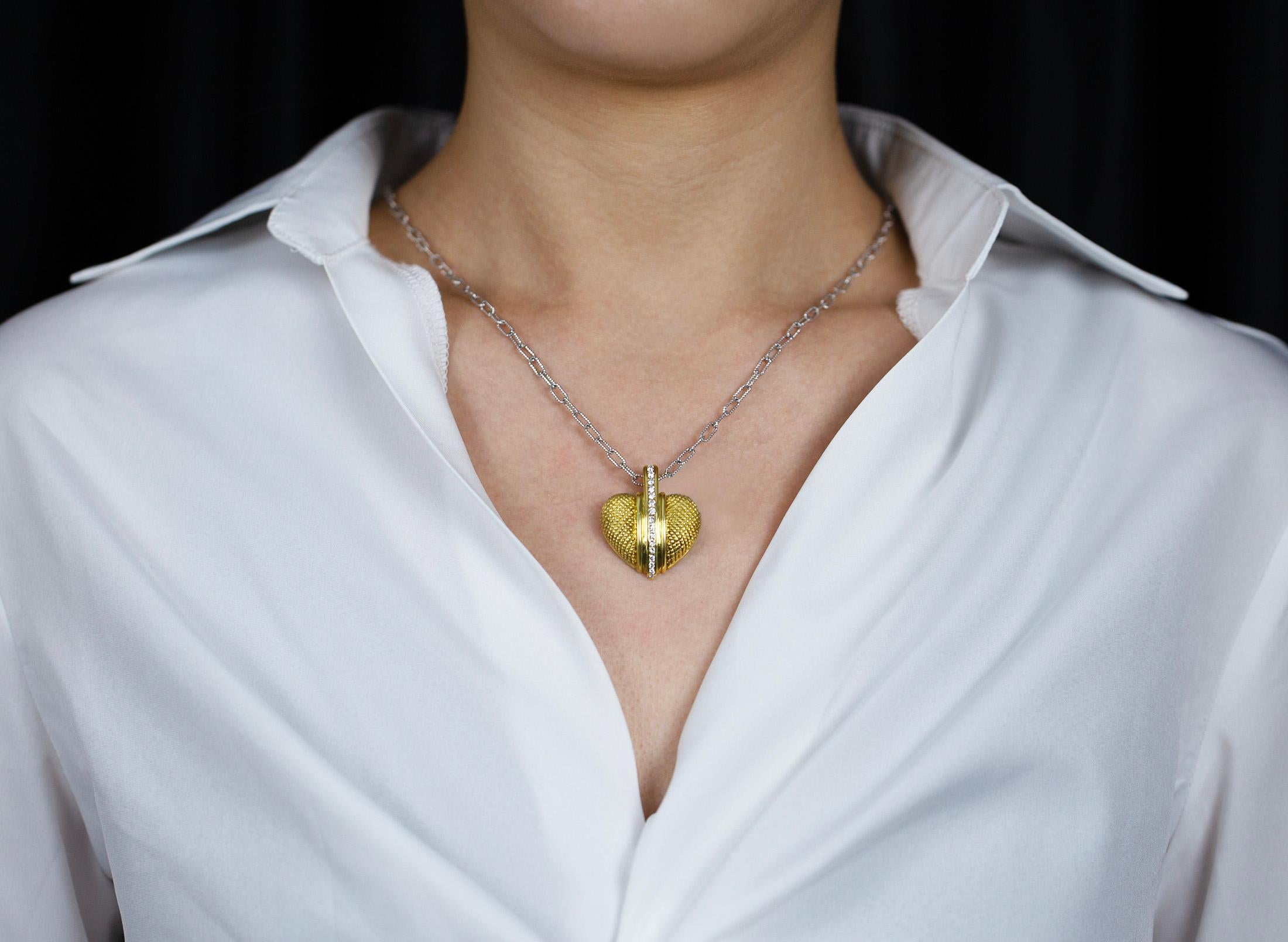 Judith Ripka 0.45 Carat Round Cut Diamond Heart Pendant Necklace in Yellow Gold In Excellent Condition For Sale In New York, NY