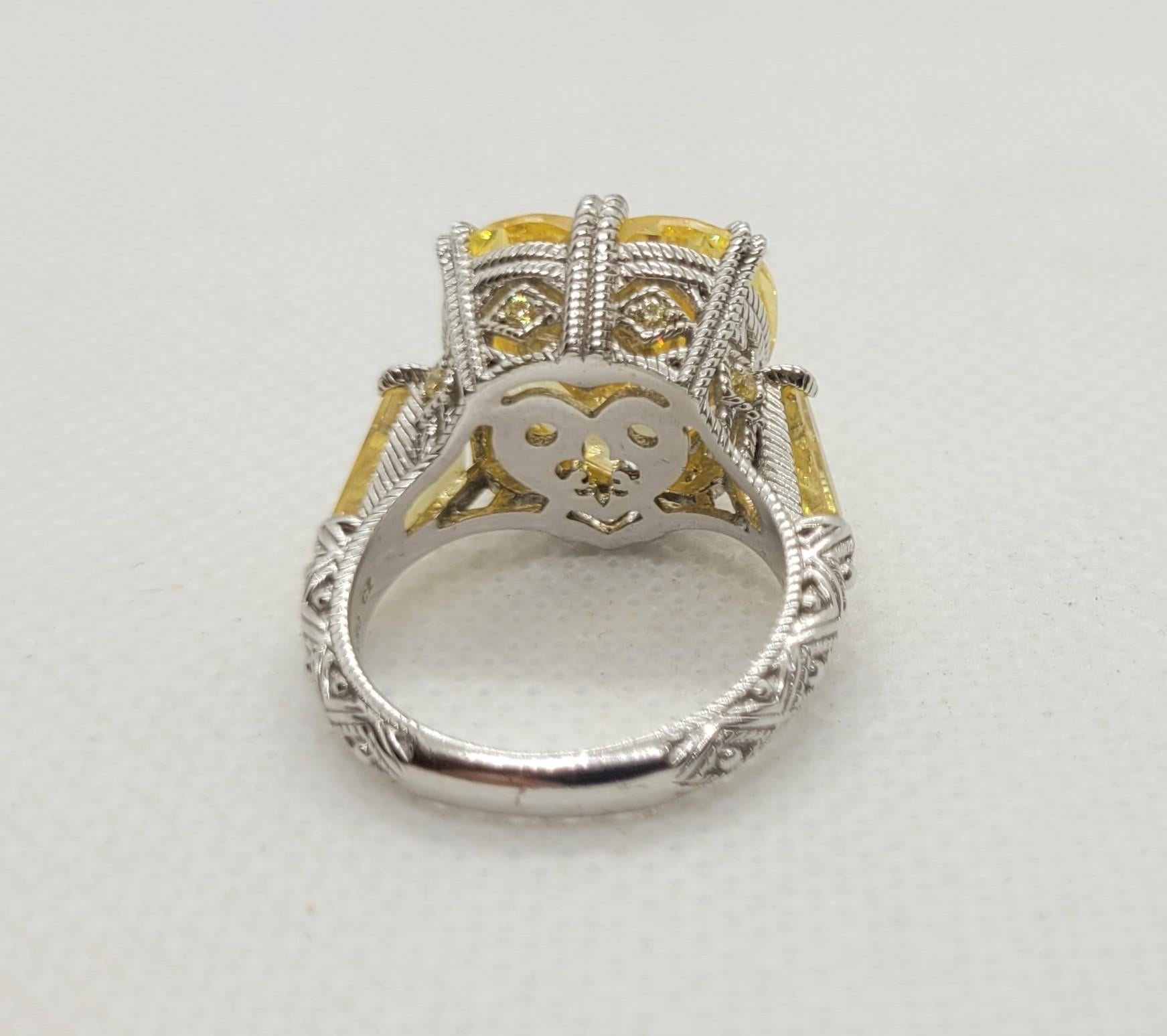 Judith Ripka Silber Ring mit einem herzförmigen gelben CZ, Größe 7, filigran Damen im Angebot