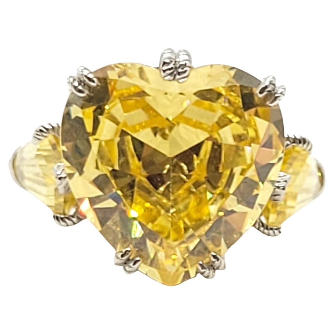 Judith Ripka Silber Ring mit einem herzförmigen gelben CZ, Größe 7, filigran im Angebot