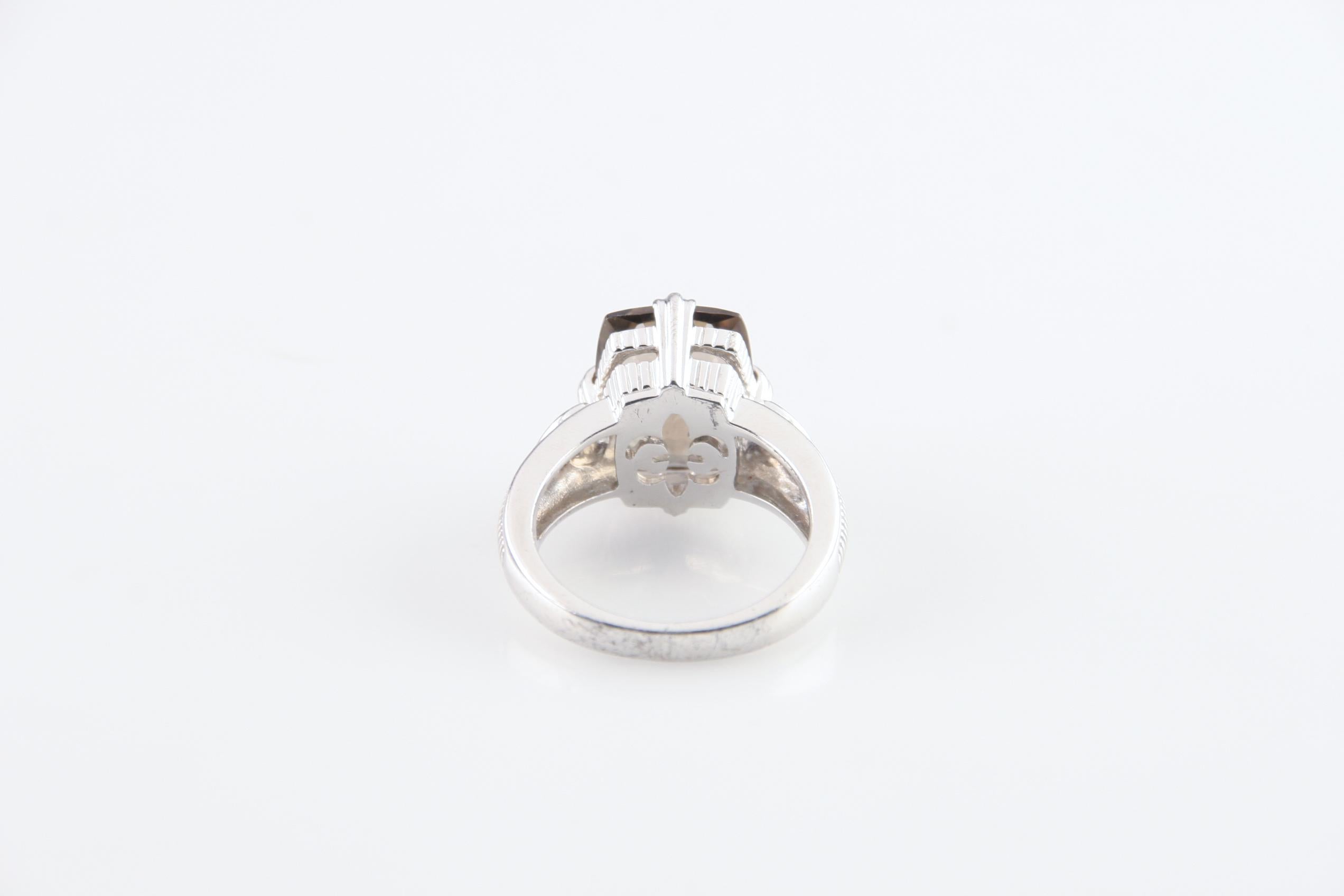 Judith Ripka Sterling Silver Cushion Cut Smoky Quartz Ring w/ CZ Accents Size 10 In Good Condition For Sale In Van Nuys, CA