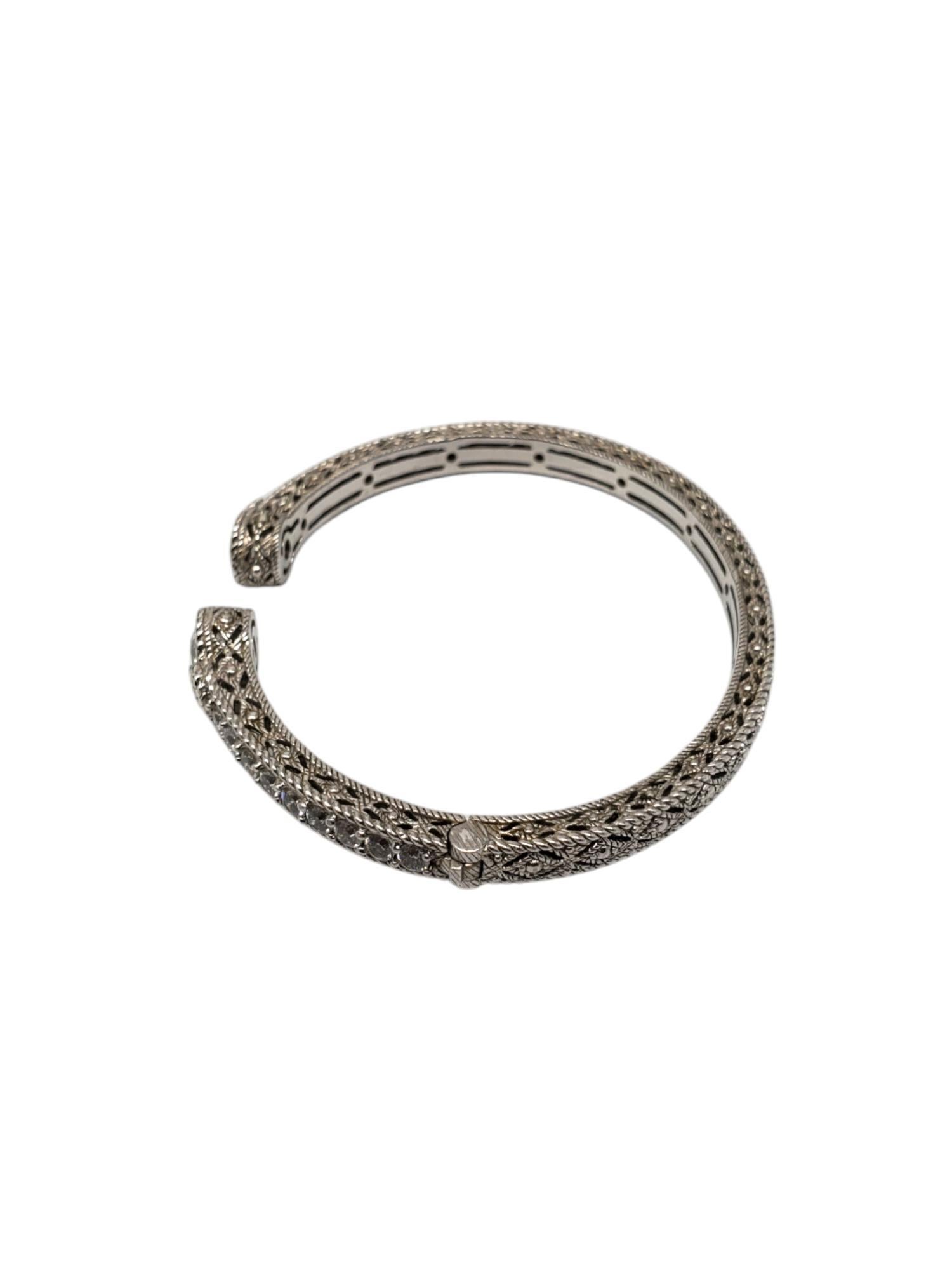 Judith Ripka Sterling Silver CZ Cuff Hinged Cuff Bracelet -

This hinged cuff bracelet by Judith Ripka features 2 large round CZ & bezel set accent stones in classic sterling silver.

Size: 7
