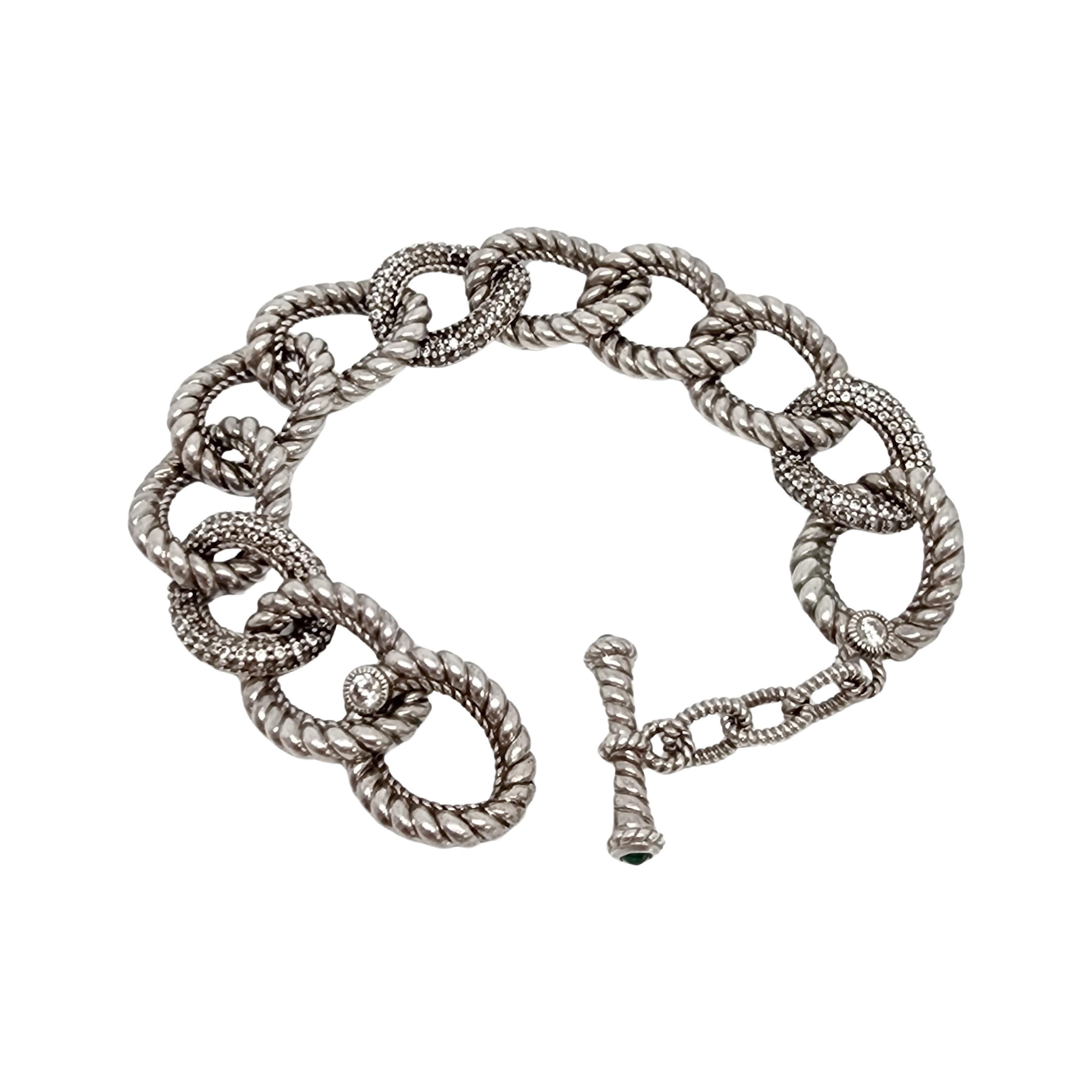 Judith Ripka Sterling Silber CZ Oval Link Smaragd Cabochon Toggle Bracelet

Dieses Armband verfügt über Seil strukturierte ovale Glieder und CZ verkrustete ovale Glieder, Knebelverschluss mit smaragdgrünen Cabochon endet auf dem Knebel bar.

Maße: