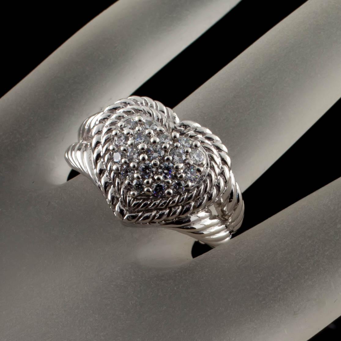 Moderne Judith Ripka, bague cœur en argent sterling et diamonique, taille 6,75 en vente