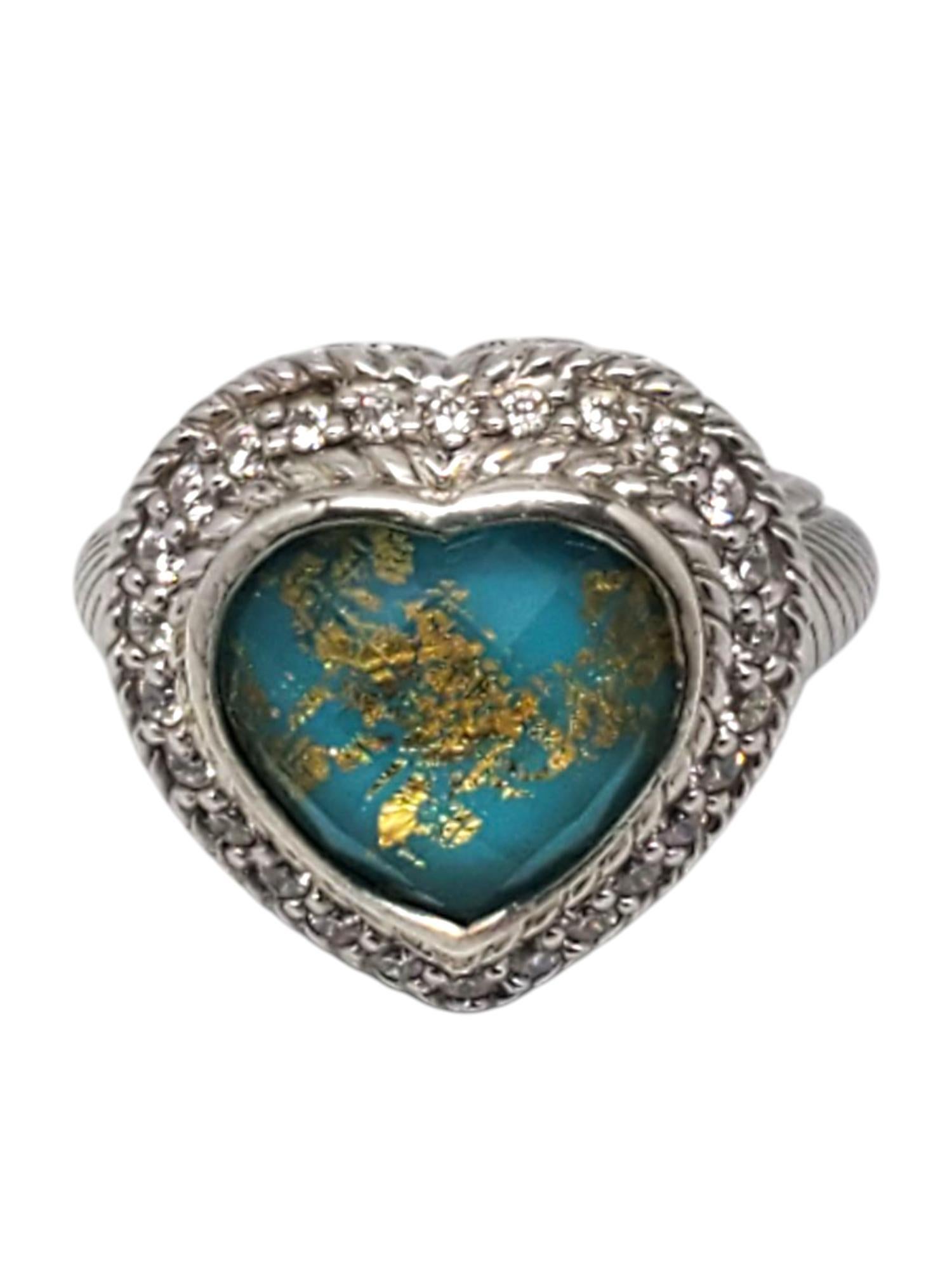 Anello Judith Ripka in argento sterling a forma di cuore con doppio turchese.

Questo anello unico di Judith Ripka presenta un cuore sfaccettato in turchese doppio e scaglie d'oro (10,79 mm x 11,40 mm) con accenti in CZ incastonati in un design a