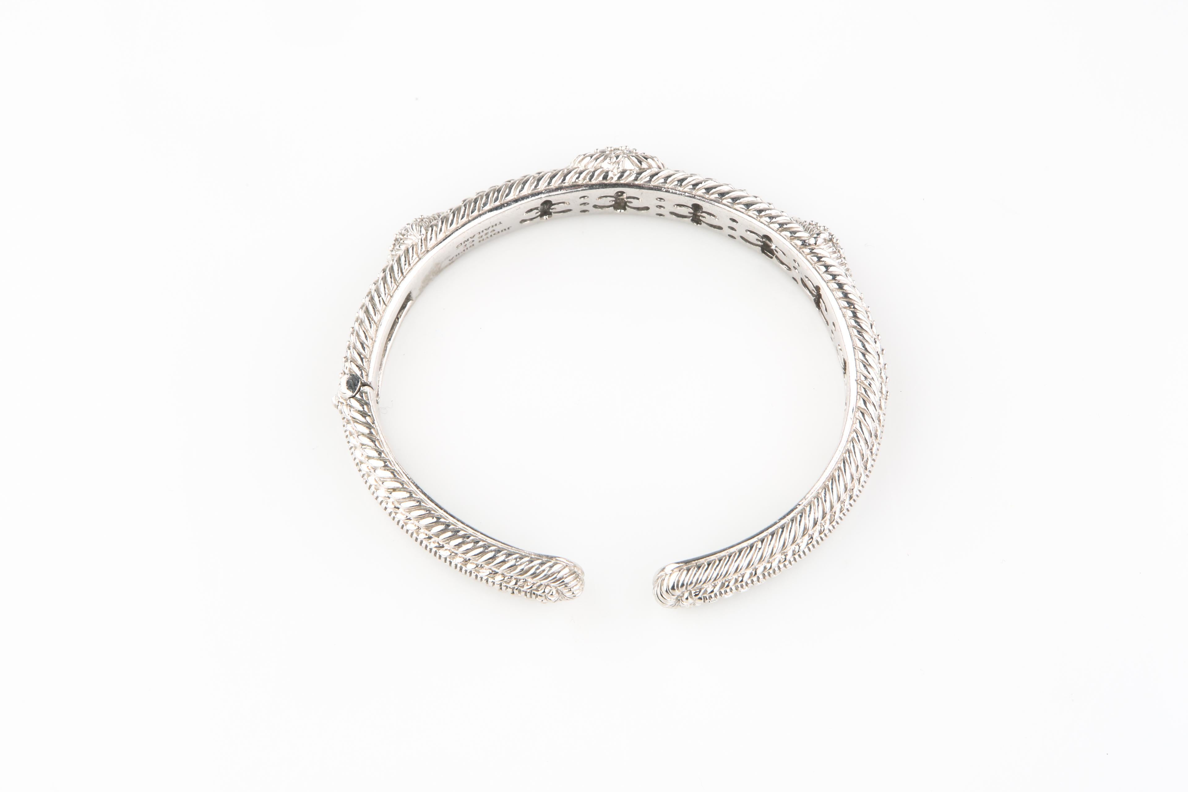 Judith Ripka Bracciale a cerniera in argento sterling con cuori in zirconio cubico In condizioni buone in vendita a Van Nuys, CA