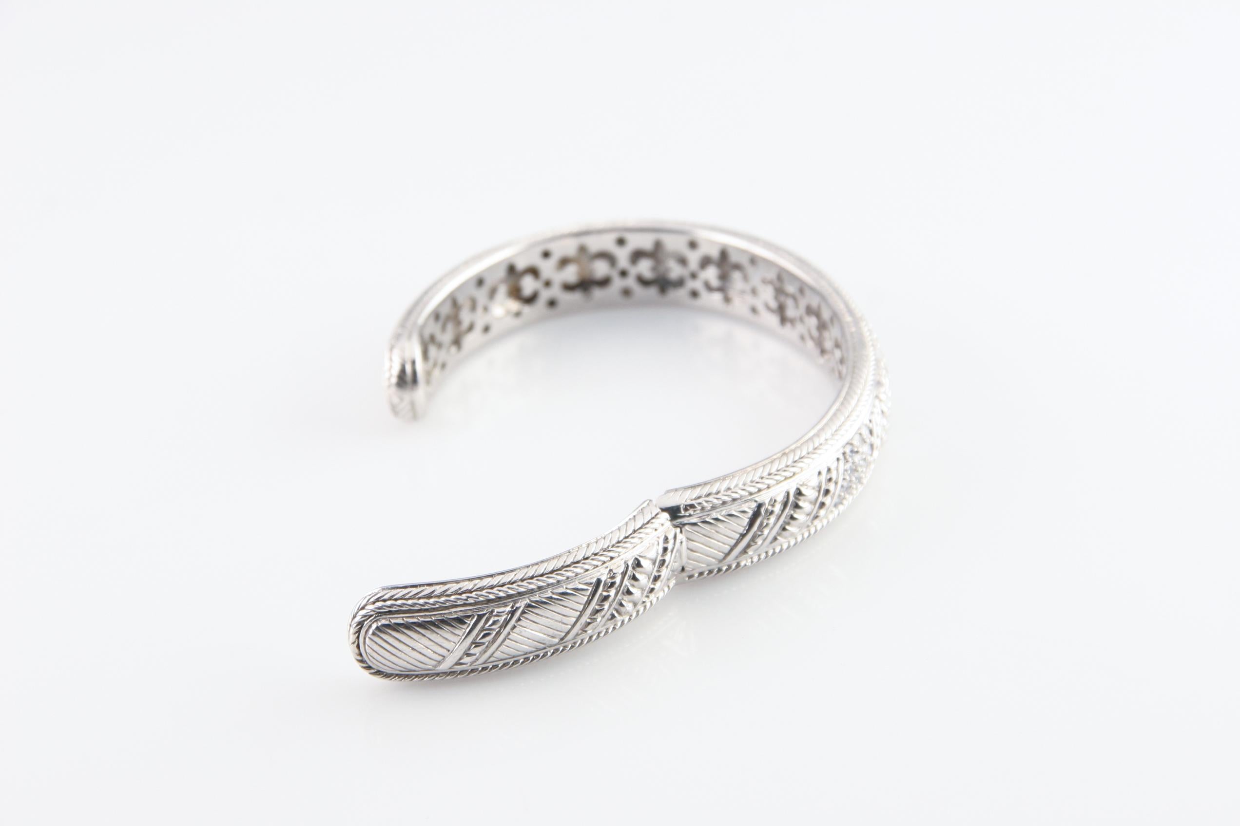 Moderno Judith Ripka Bracciale a cerniera in argento sterling con zirconi, misura 7 in vendita
