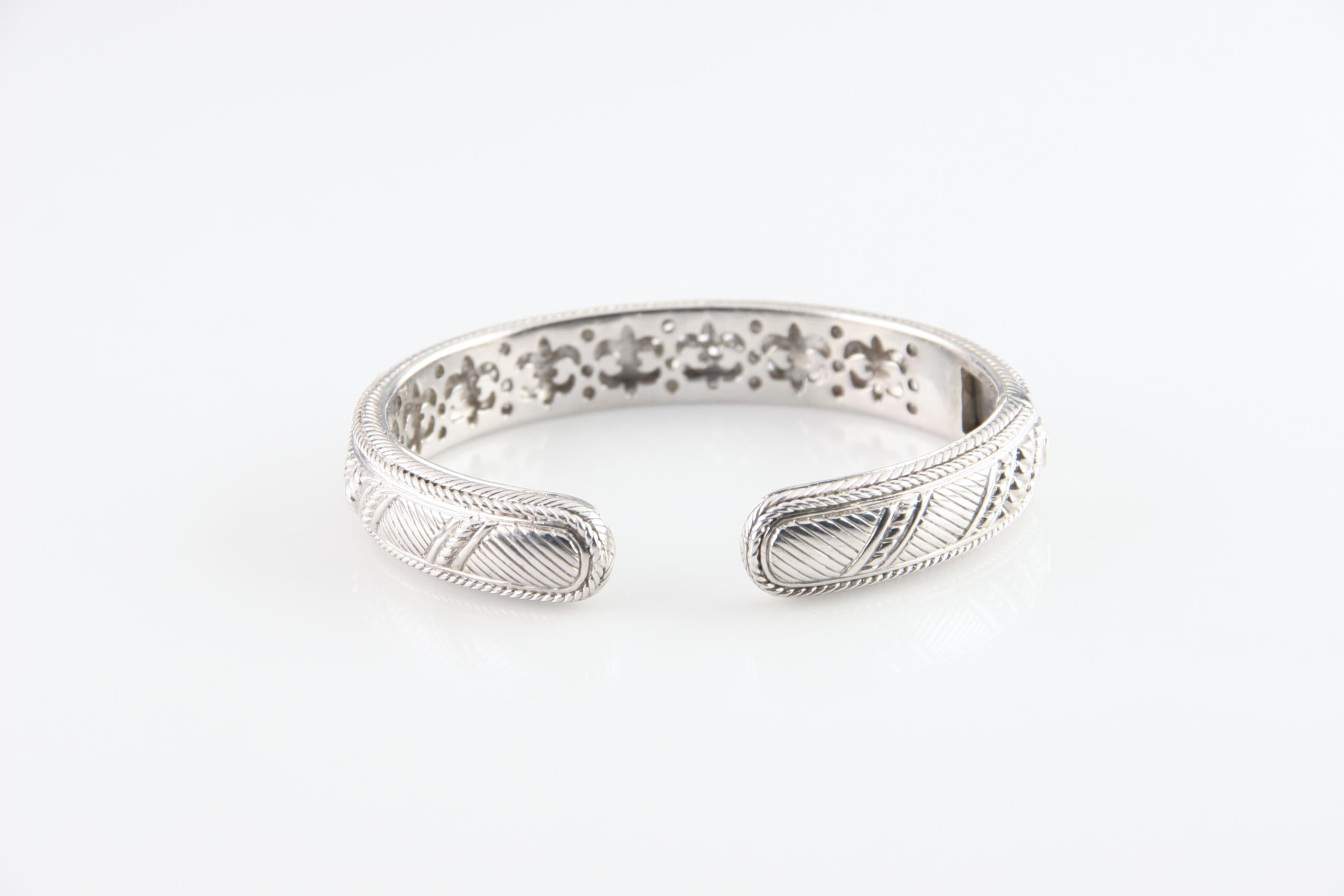 Judith Ripka Bracciale a cerniera in argento sterling con zirconi, misura 7 In condizioni buone in vendita a Van Nuys, CA