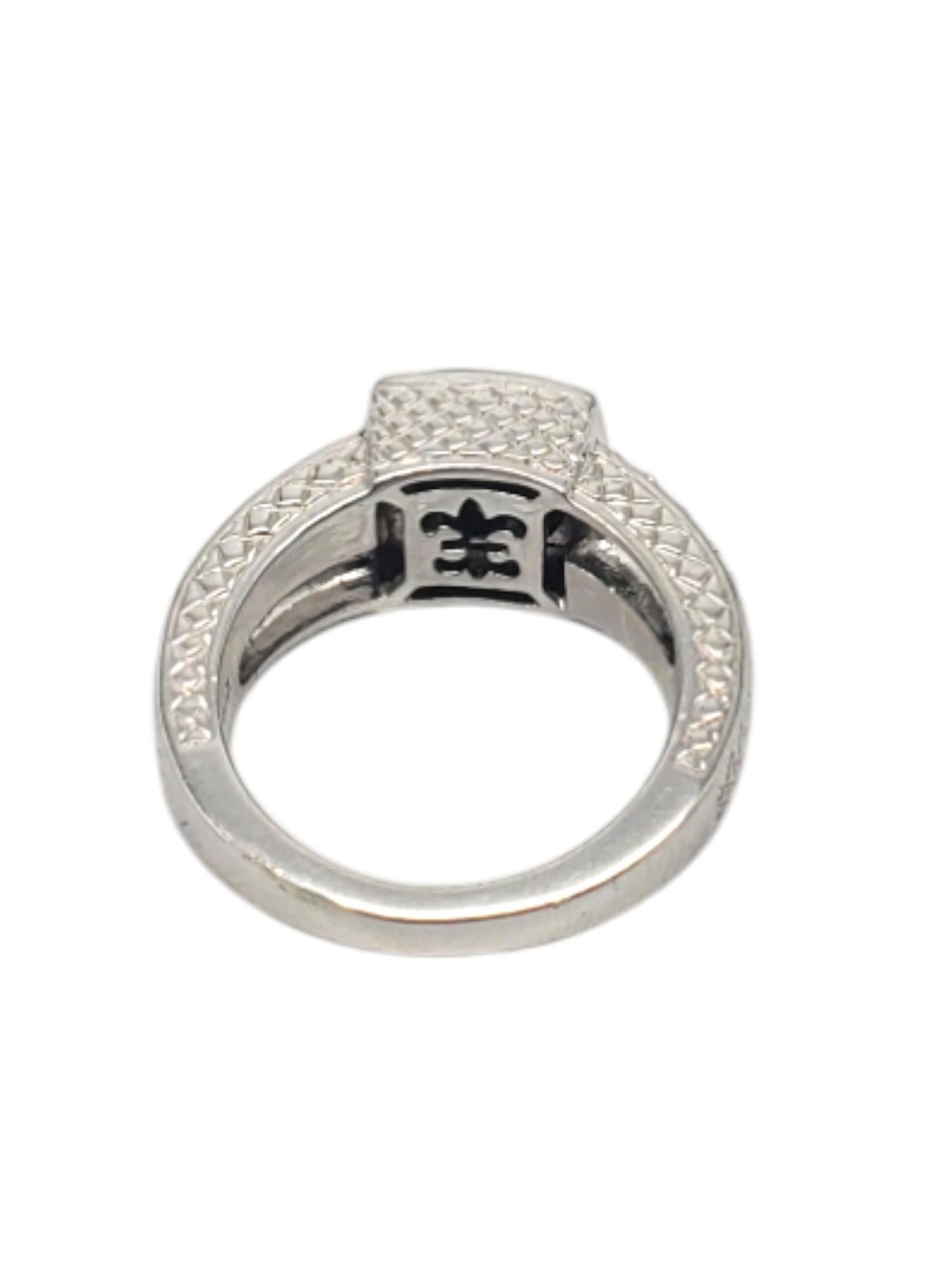 Judith Ripka Sterling Silver Malachite & CZ Ring -

This lovely ring by Judith Ripka features a square malachite (8.83 mm x 8.25 mm) mother of pearl & CZ set in classic sterling silver.

Size: 7

Shank: 3 mm

Stamped: JUDITH RIPKA 925 CZ