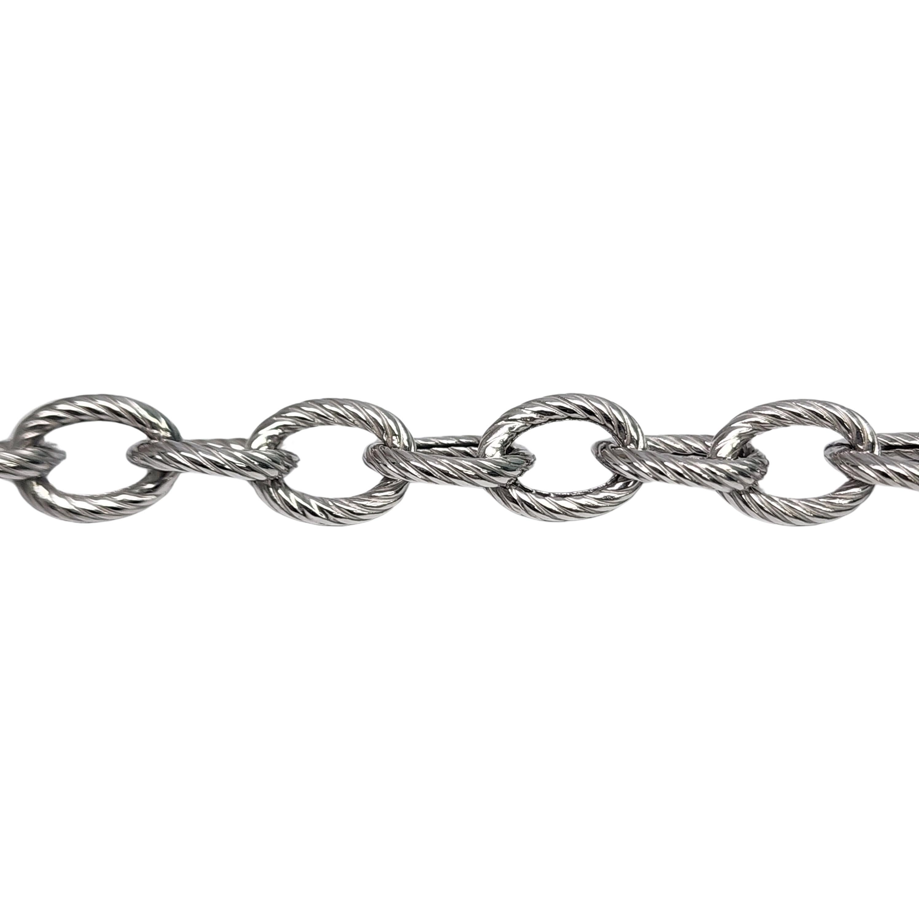 Sterling silver textured oval link CZ heart clasp chain necklace by Judith Ripka.

Beautiful textured oval links with a heart shaped clasp adorned with small round CZs.

Weighs approx 17.6g, 11.3dwt

Measures approx 20