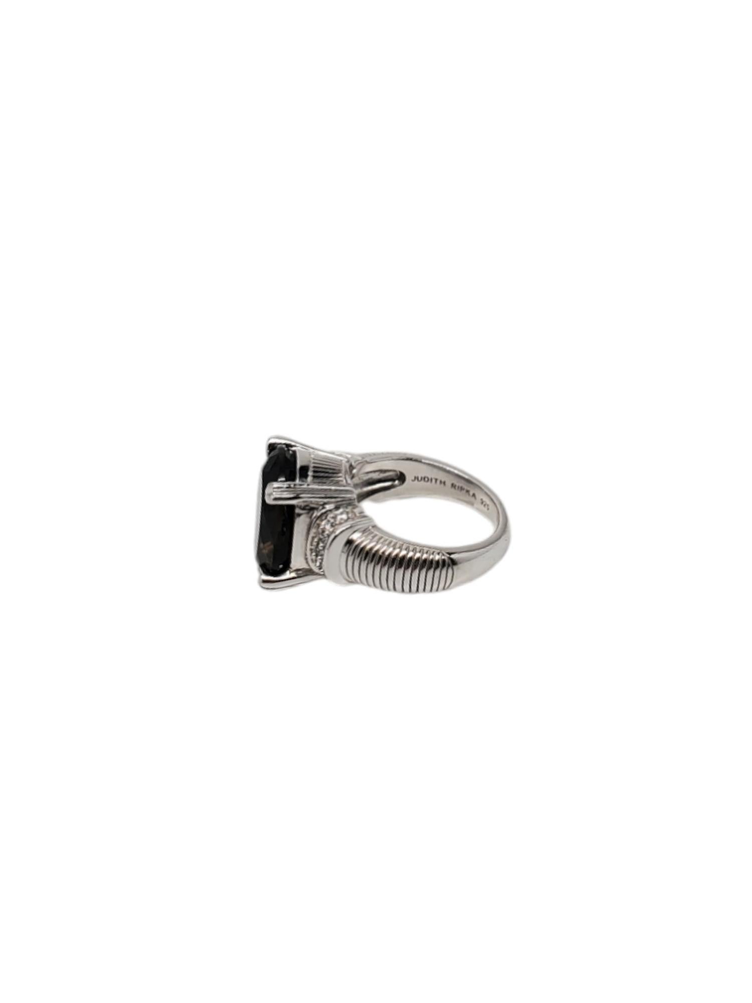 Judith Ripka Sterling Silver Oval Smokey Quartz Ring Size 7.25

This vintage sterling silver ring created by Judith Ripka features an oval cut smokey quartz (15.71 mm x 12.17mm) stone with cubic zirconia stones on each side.

Width: 16.09 mm. Shank: