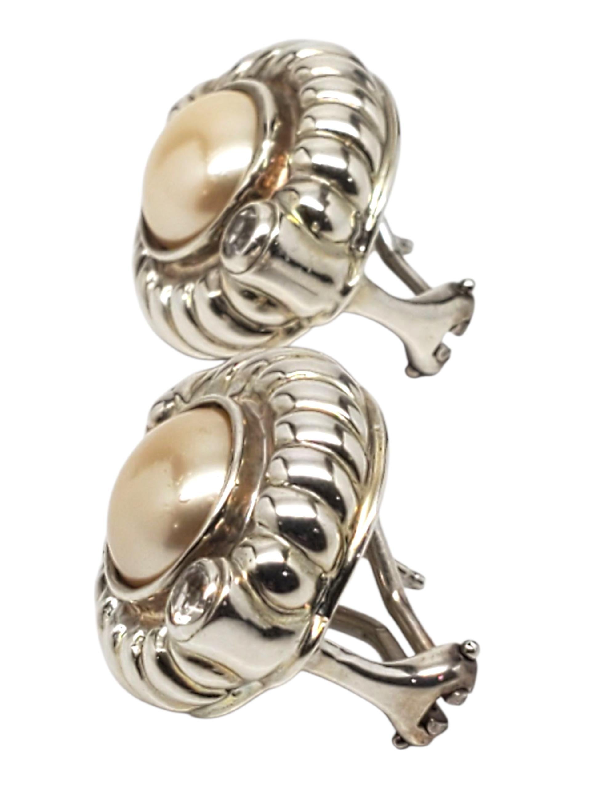 Contemporain Judith Ripka Boucles d'oreilles boutons en argent sterling avec perles et CZ #22584 en vente