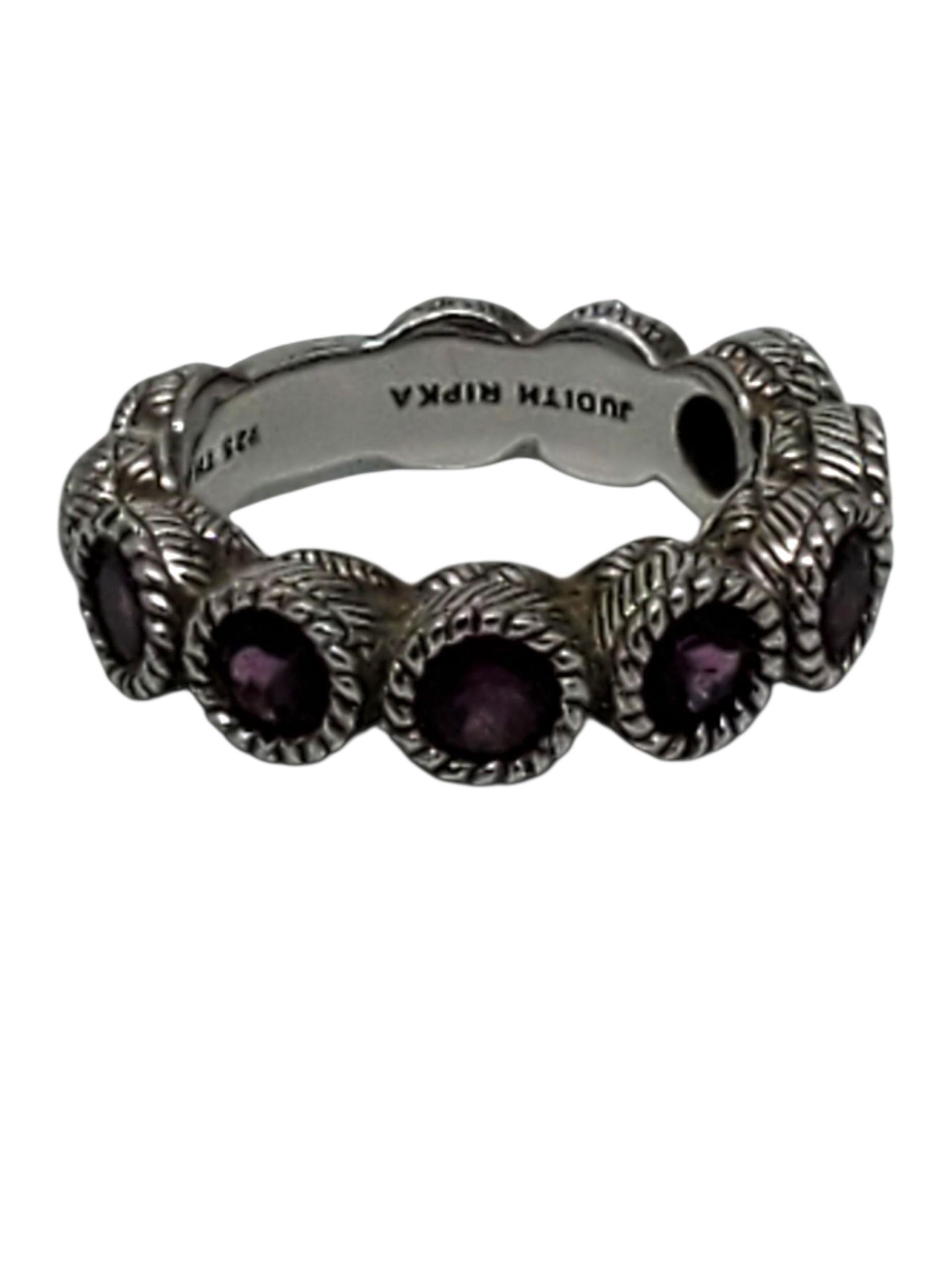 Judith Ripka Anello a fascia con sette pietre in CZ viola in argento Sterling misura 6 #23432 in vendita