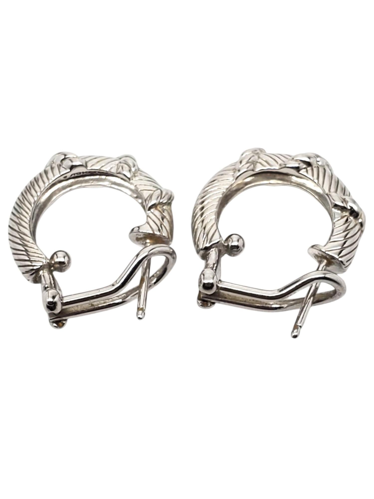 Judith Ripka Sterling Silver Ribbed Texture Hoop Earrings #20801 In Good Condition For Sale In Washington Depot, CT