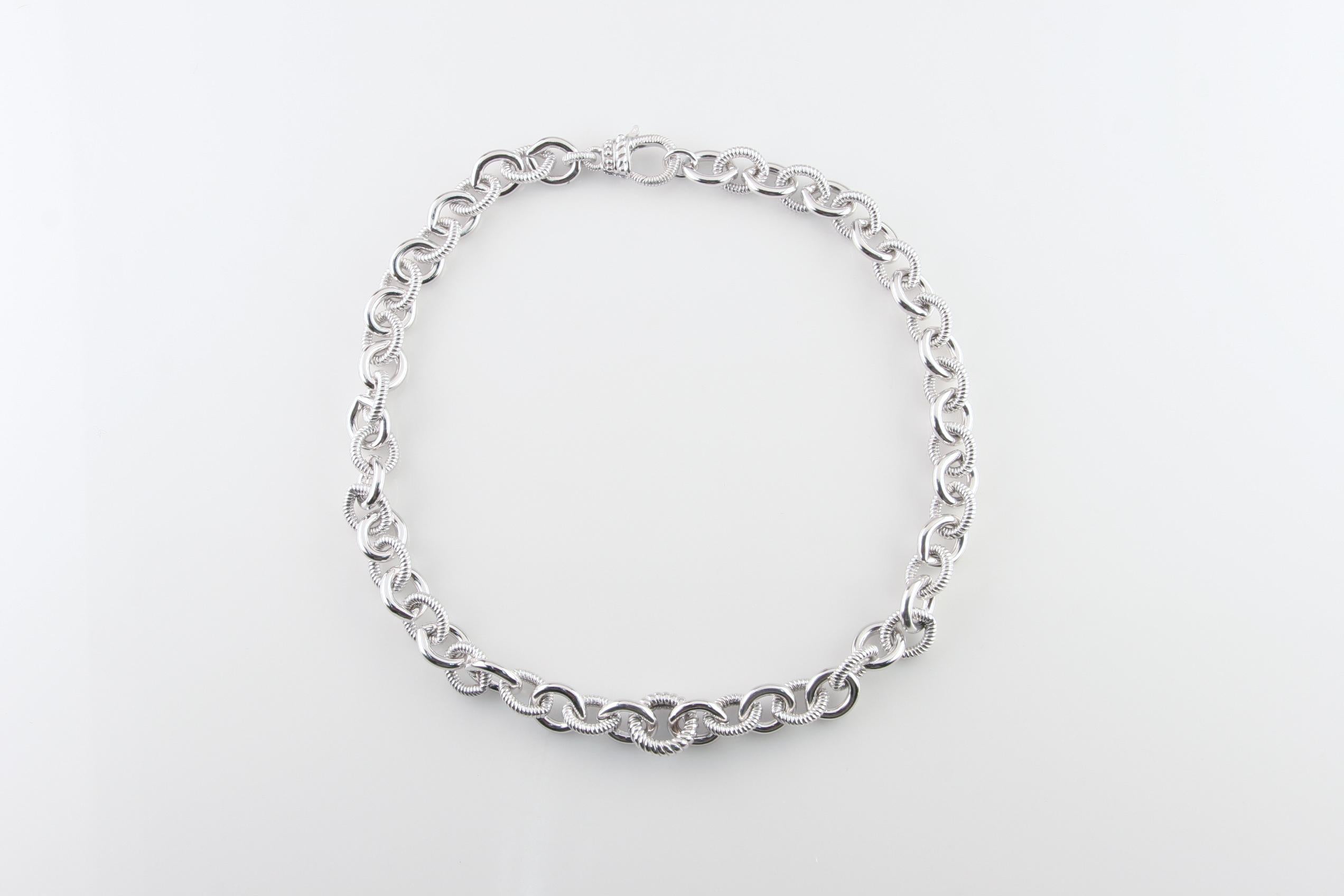 Gorgeous sterling silver large link bracelet.
Features alternating textured and plain sterling silver loop links.
Circular charm at center of necklace.
Length: 17 inches
Weight: 92.6 grams.
Amazing, rare, retired piece by an inimitable designer!