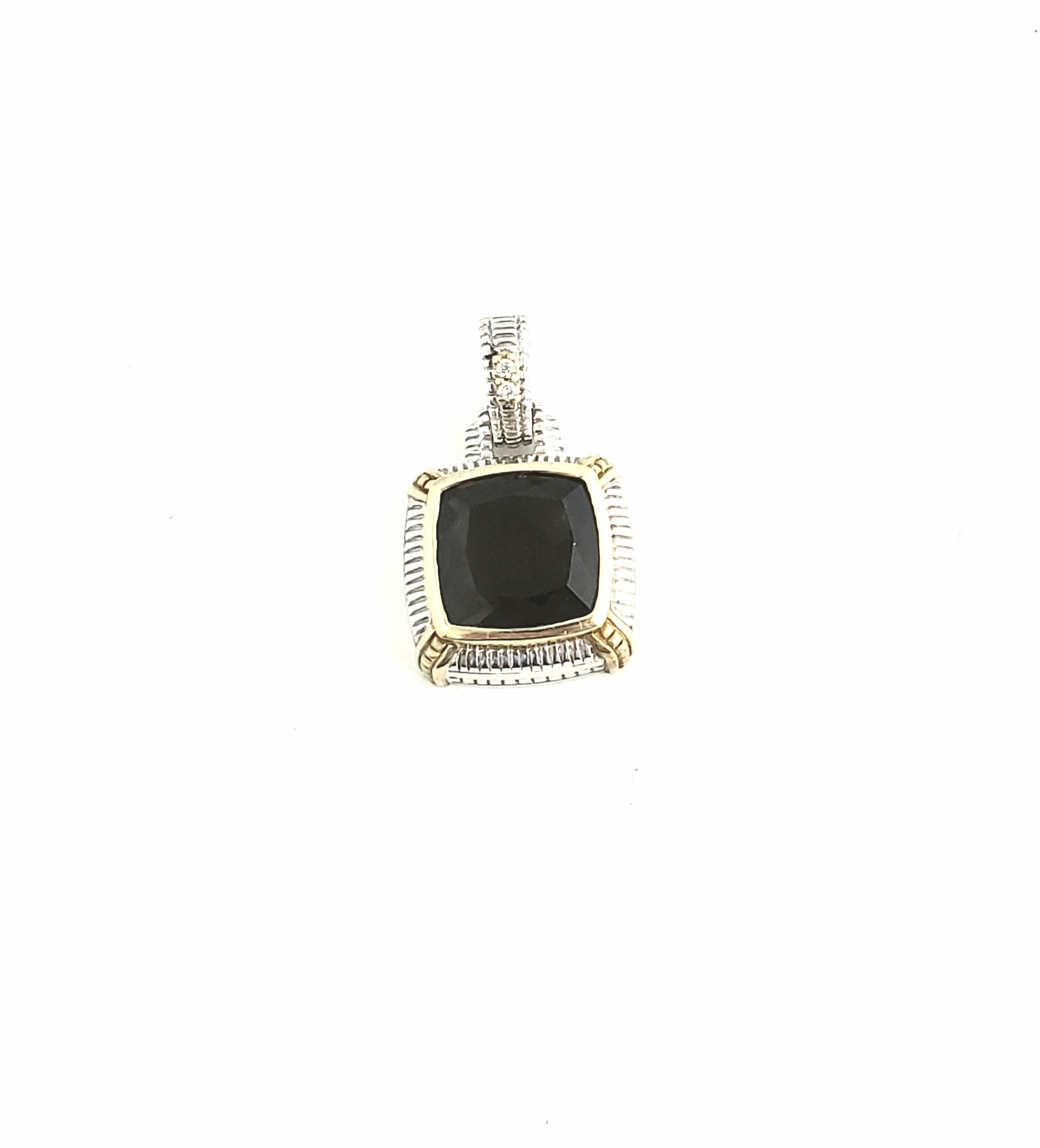 Judith Ripka Two Sterling Silver 18K Diamond Smokey Topaz Enhancer Pendant

This is a stunning Two Sterling silver and 18K yellow gold diamond smokey topaz enhancer pendant. 

Measurements:  29mm L x 16mm W.  7mm thick.  Stone measures 10mmL x 10mm