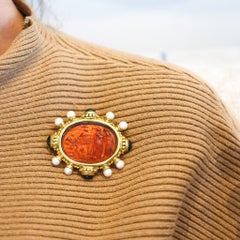 JUDITH RIPKA Venezianische Intaglio-Brosche mit Kamee-Anhänger aus 18 Karat Gold mit Perlen