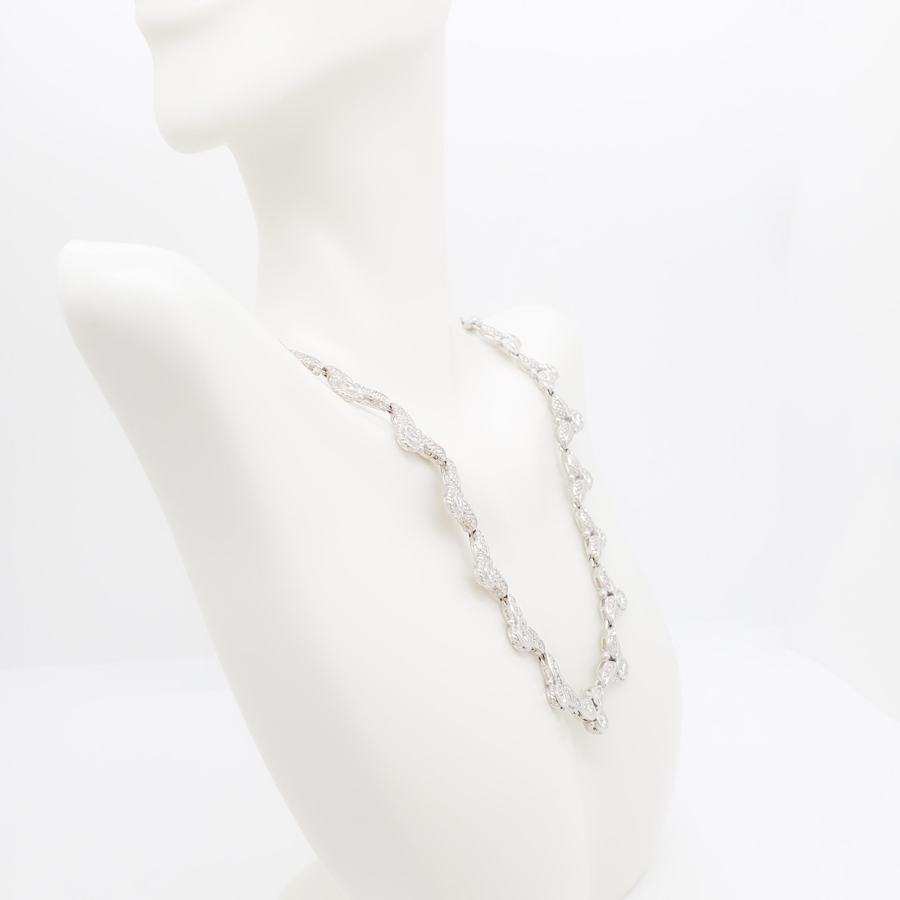 Judith Ripka White Diamond Necklace in 18k White Gold In New Condition In Los Angeles, CA