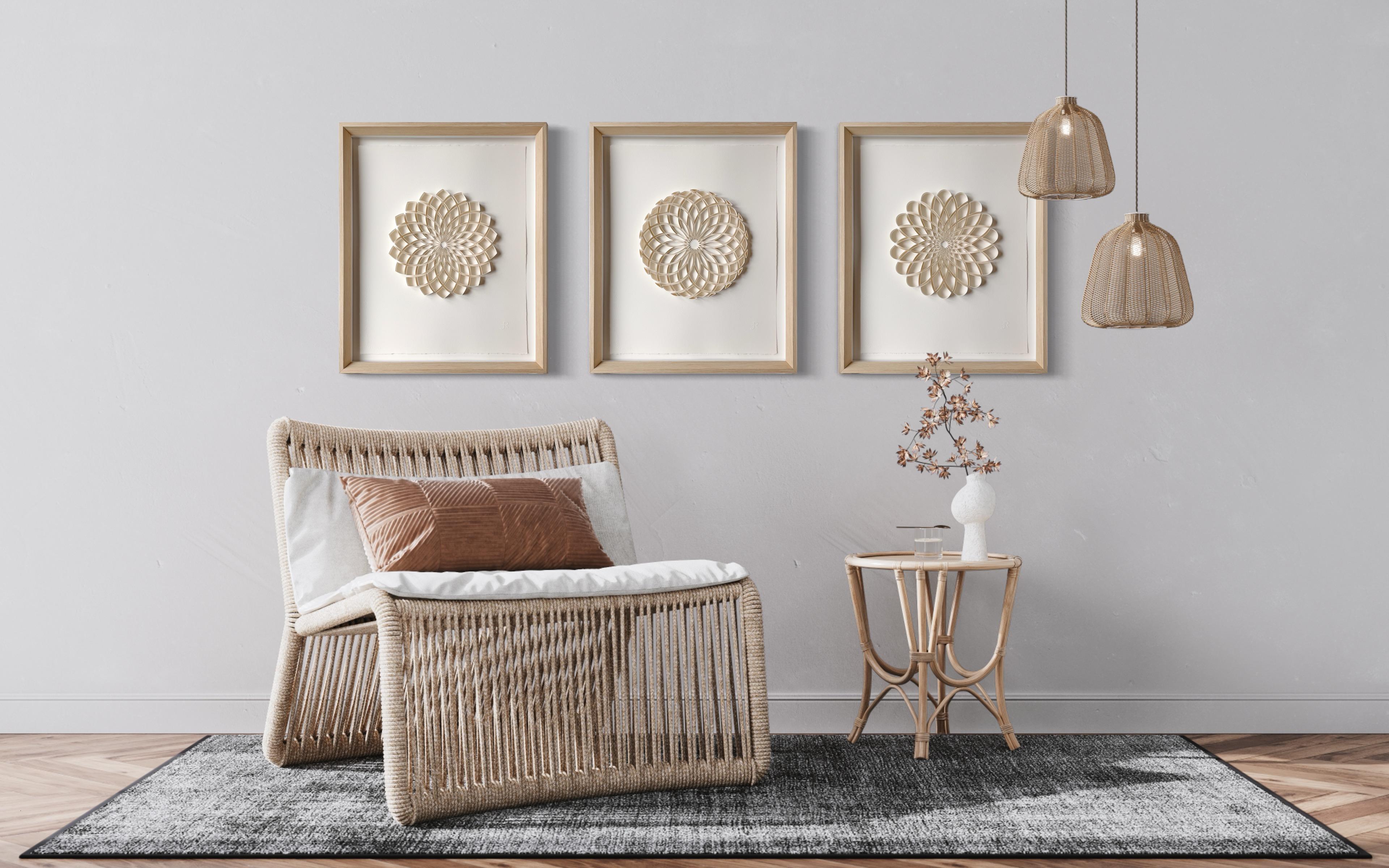 PEACE OF MIND - Mandala minimaliste - Beige Abstract Sculpture par Judith + Rolfe