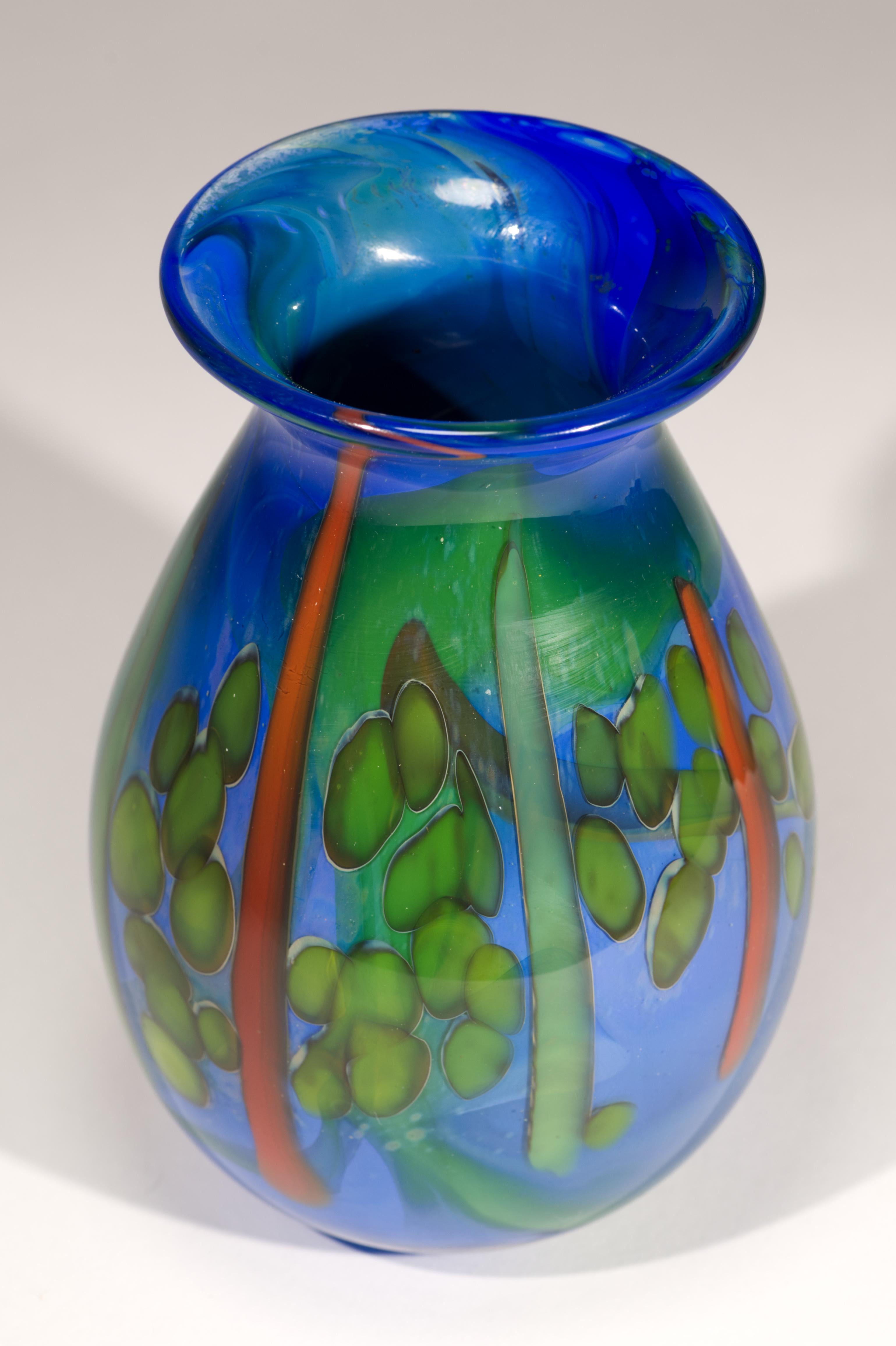 Fatto a mano Vaso a bocciolo blu e verde Judith Via Wolff, The Artful Green di New York in vendita