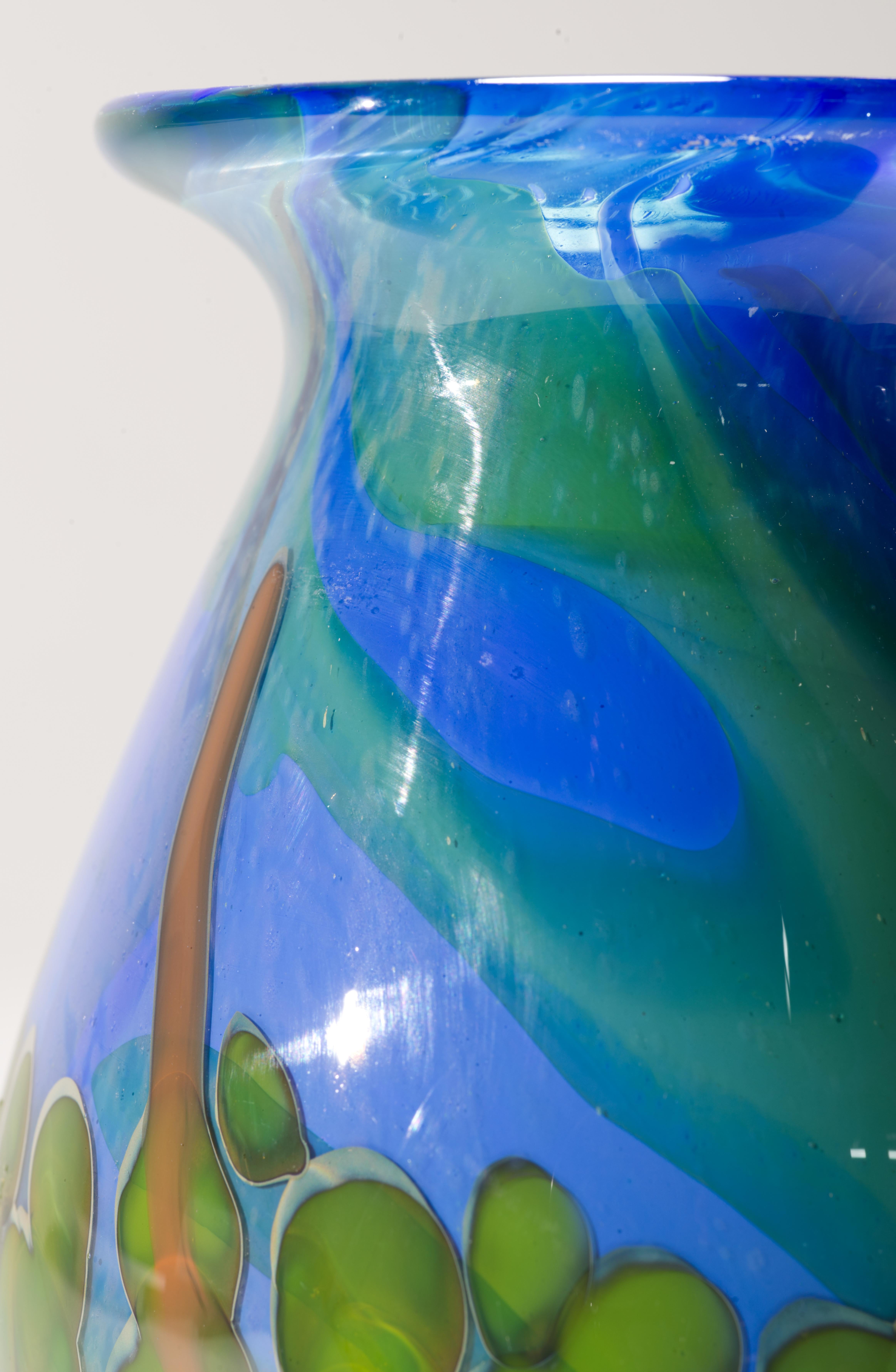 XX secolo Vaso a bocciolo blu e verde Judith Via Wolff, The Artful Green di New York in vendita