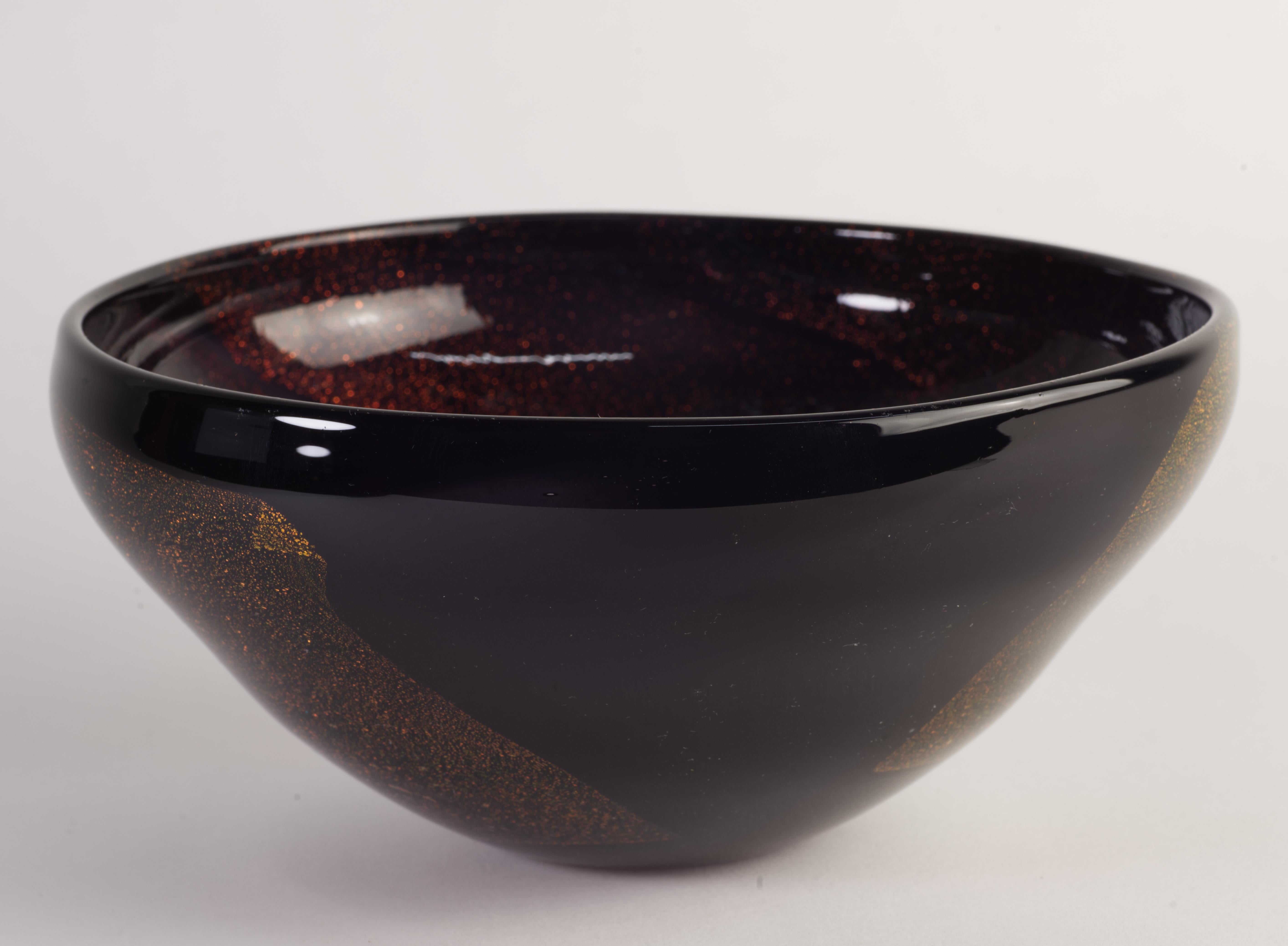 Hand-Crafted Judith Via Wolff Bowl, Sommerso with Gold Inclusions, New York Art Glass