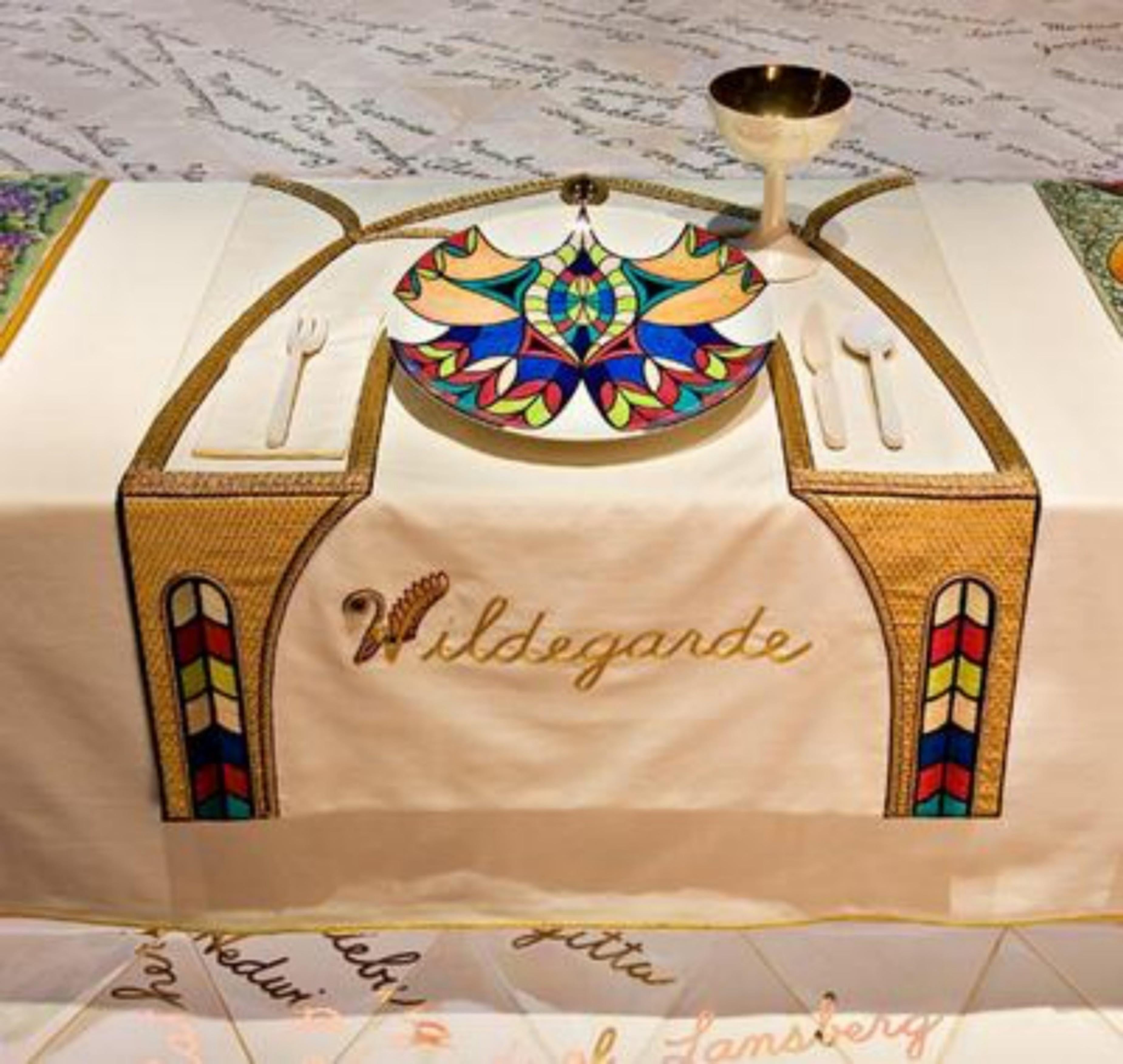 Hildegarde de Bingen, precioso broche de cloisonné, joyas La cena firmada en venta 1