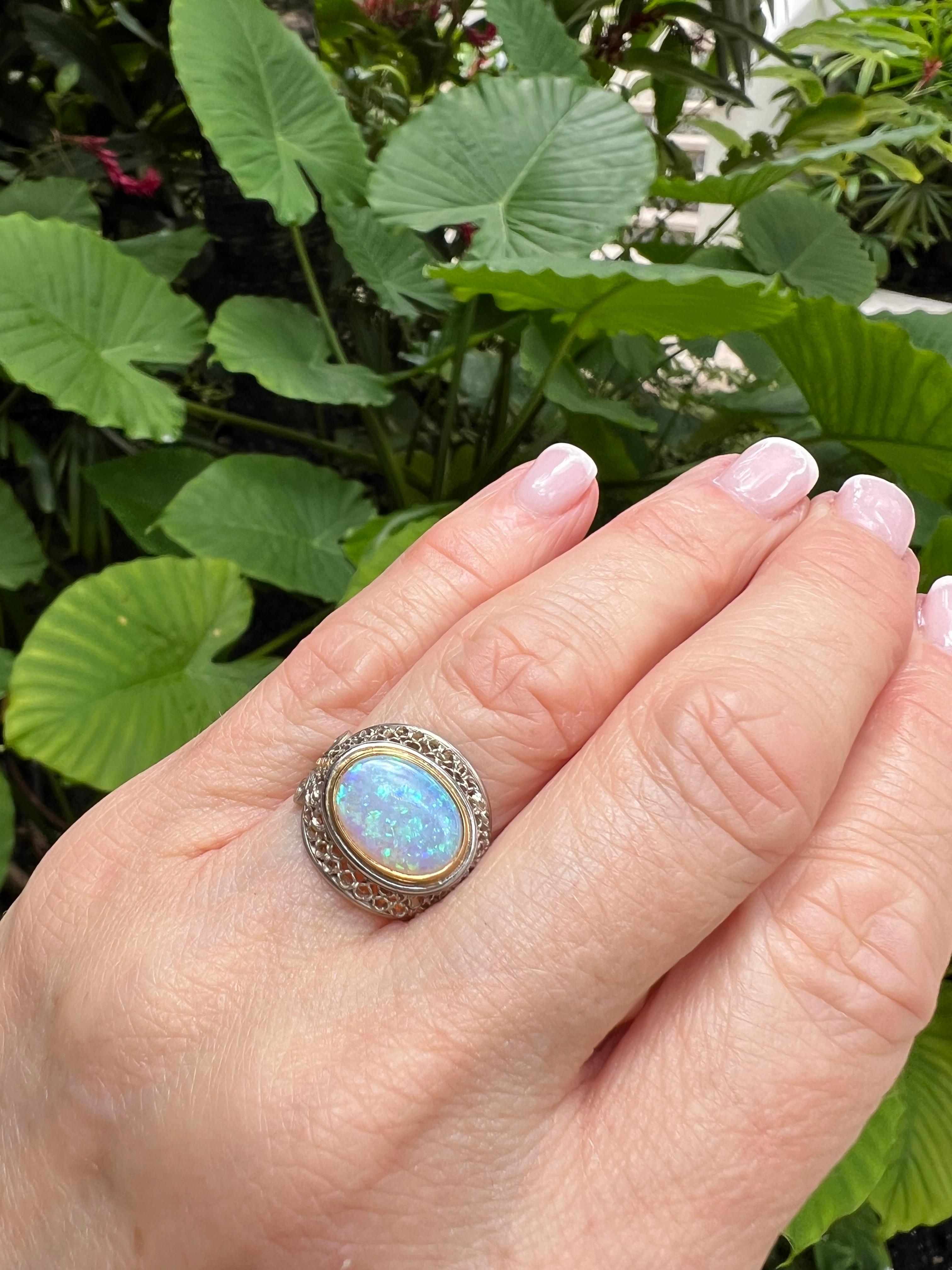 Judy Geib Platinum 18k Yellow Gold Opal Ring In Excellent Condition For Sale In Palm Beach, FL