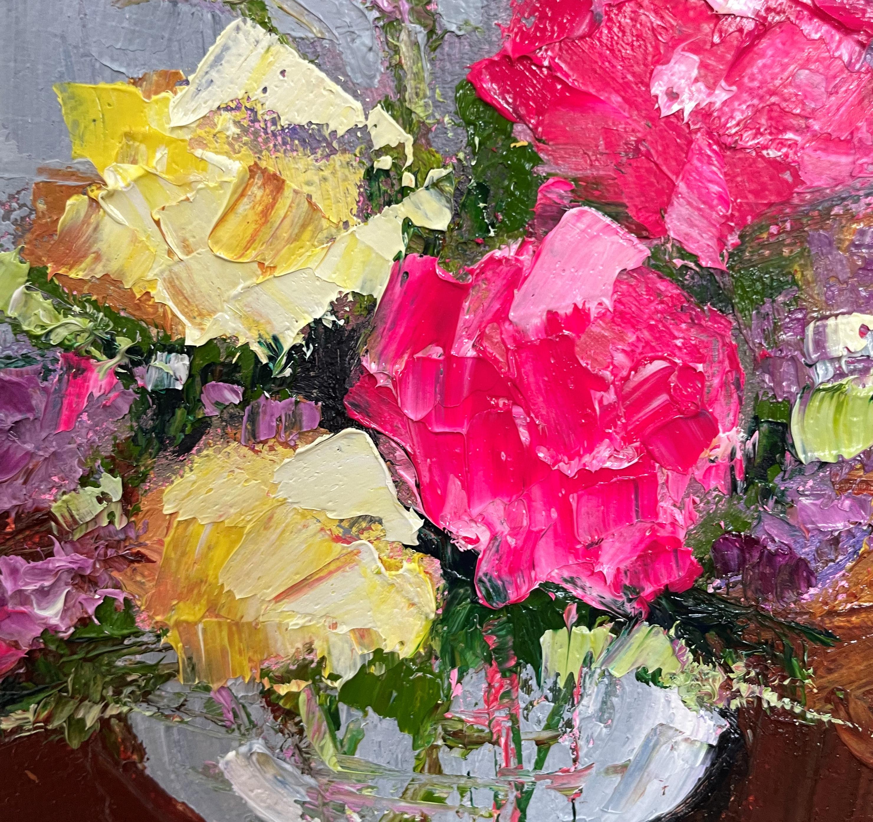 <p>Commentaires de l'artiste<br>L'artiste Judy Mackey peint une nature morte de fleurs colorées dans un vase. La photo de référence est celle d'un arrangement floral que j'ai reçu pour mon anniversaire, d'où le titre