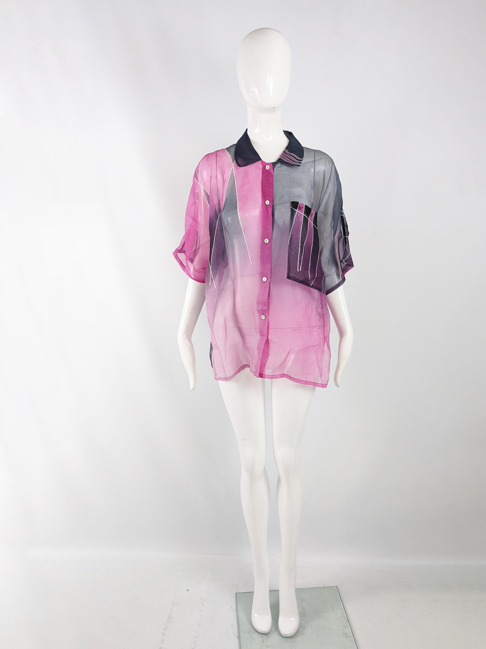 A fabulous and rare vintage womens pure silk blouse from the 80s by Judy Meyers. In a sheer silk fabric with a black and pink abstract print throughout. It has loose, oversized fit and short sleeves for a nonchalant, effortless look.

Size: