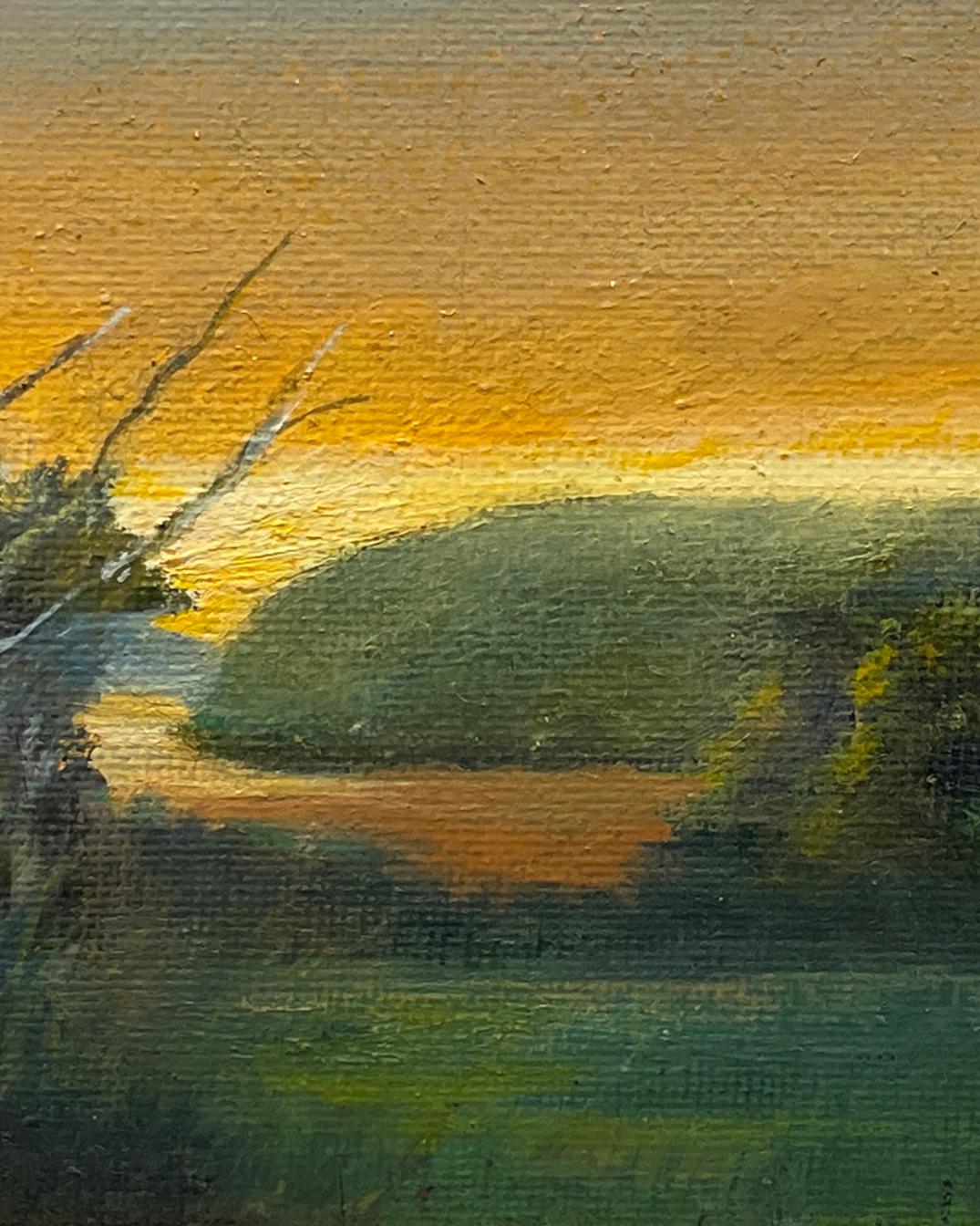 Soft Sky (Paesaggio di sole che sorge su una palude, influenzato dalla Hudson River School) - Painting Contemporaneo di Judy Reynolds