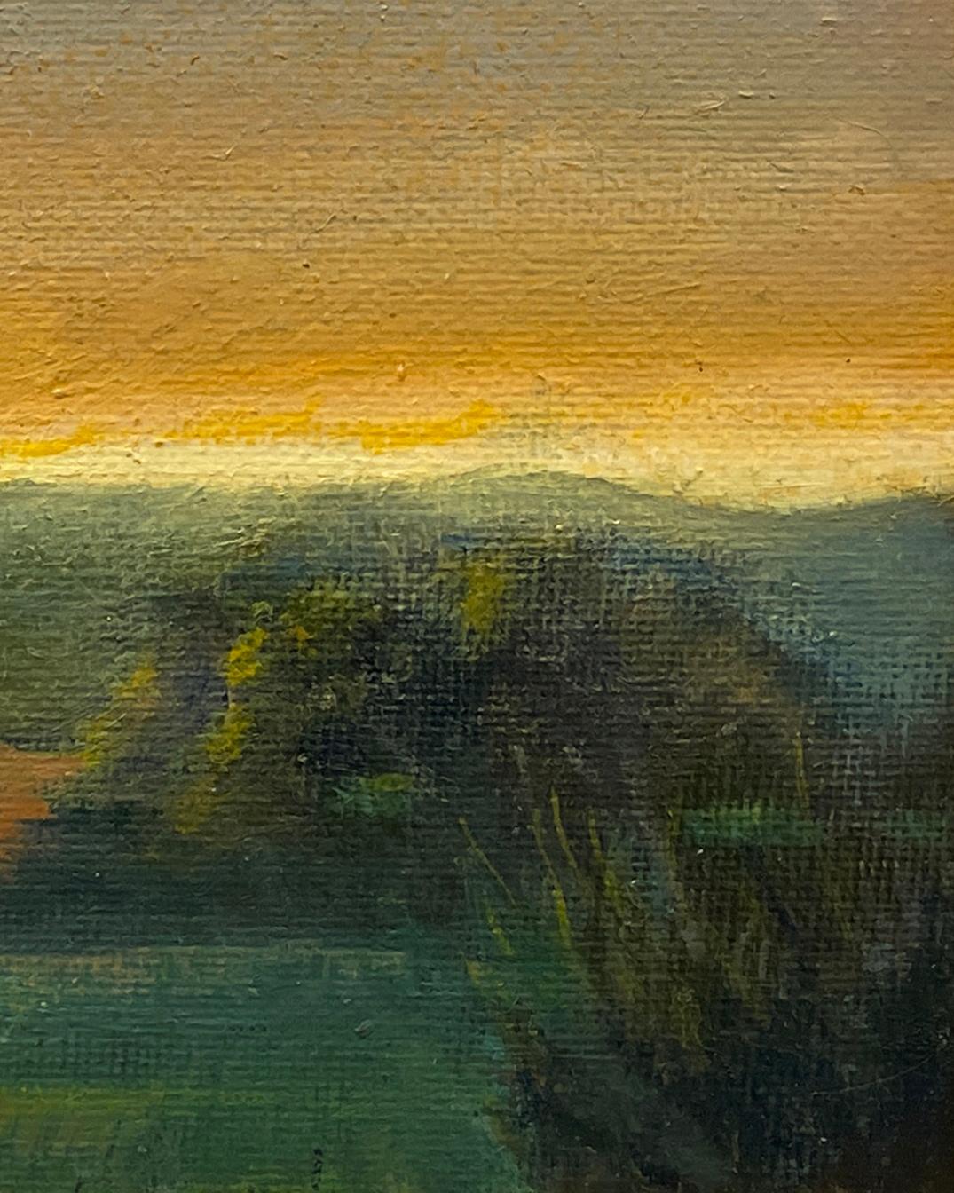 Weicher Himmel (Landschaft unter dem Einfluss der Hudson River School) von Judy Reynolds, 2023
5 x 7 Zoll, Öl auf Leinwand, Goldrahmen, 6,5 x 8,5 Zoll gerahmt
In einem Stil, der an die Maler der Hudson River School erinnert, realisiert Judy Reynolds