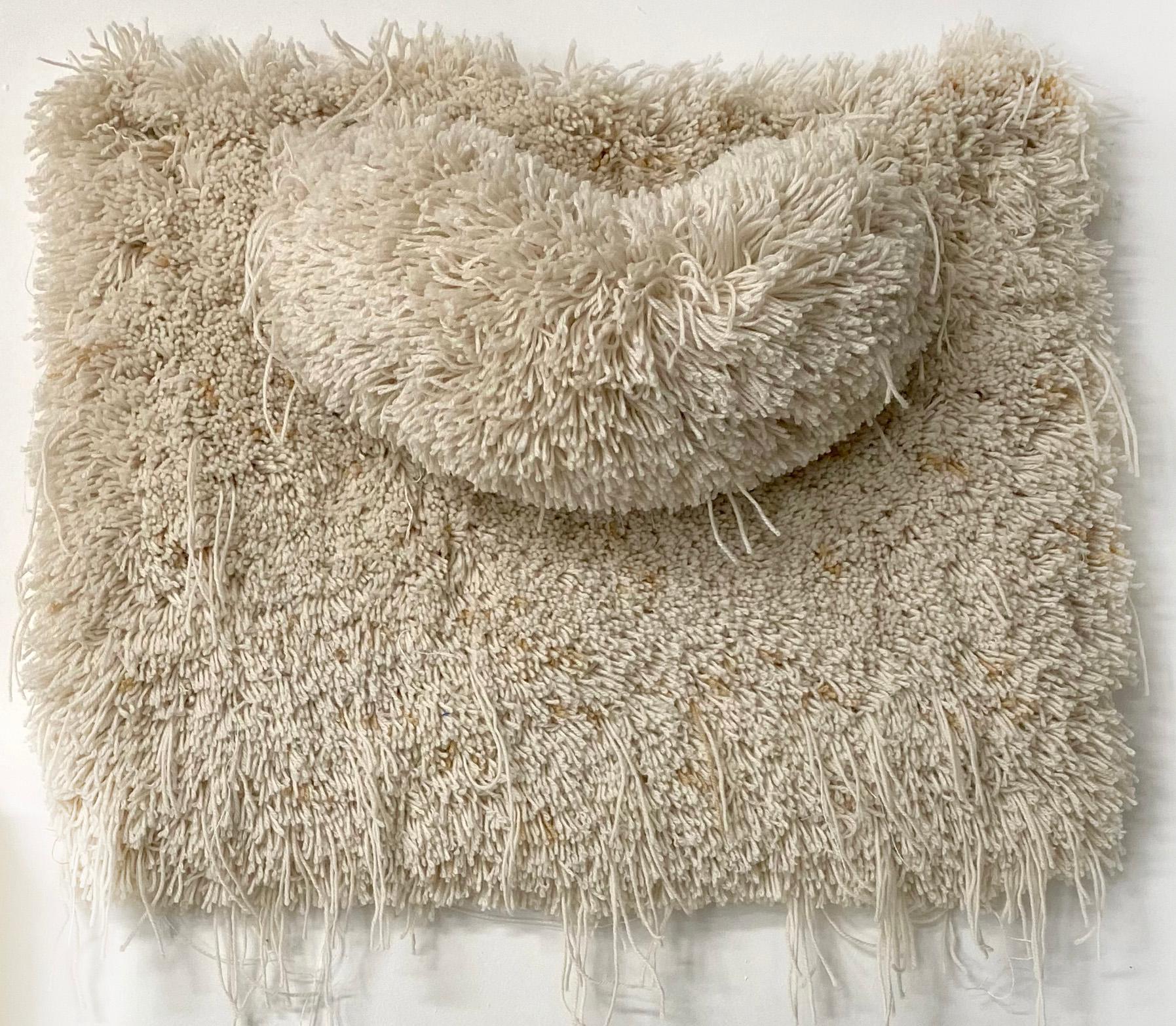 Abstract Sculpture Judy Rushin-Knopf - Sculpture murale textile : « TRAVEL PILLOW » (TRAVEL PILLOW)